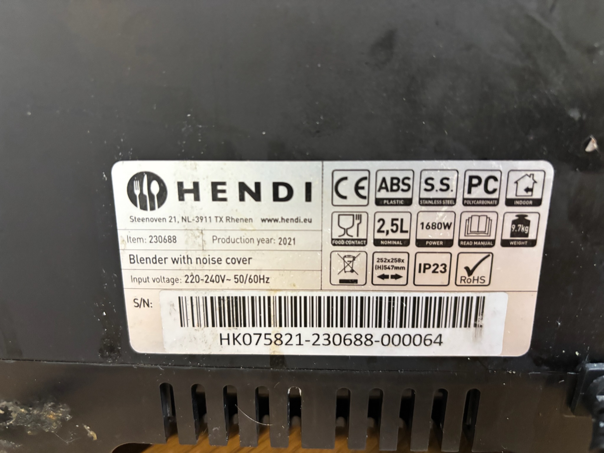 SELT / SOLD Hendi blandari með hljóðhlíf frá BVT 7