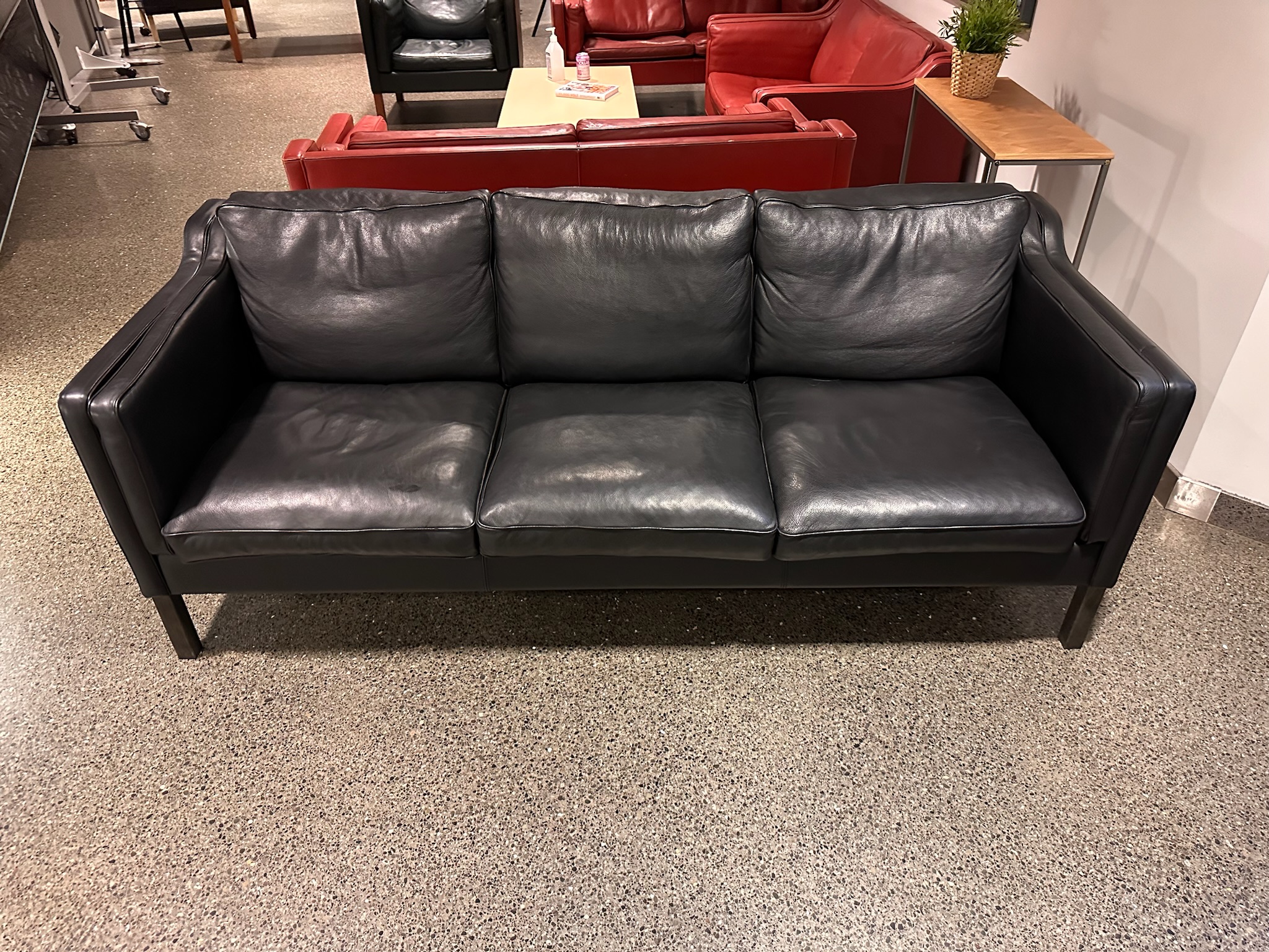 SELT / SOLD Vandaður leðursófi - 3gja sæta 2