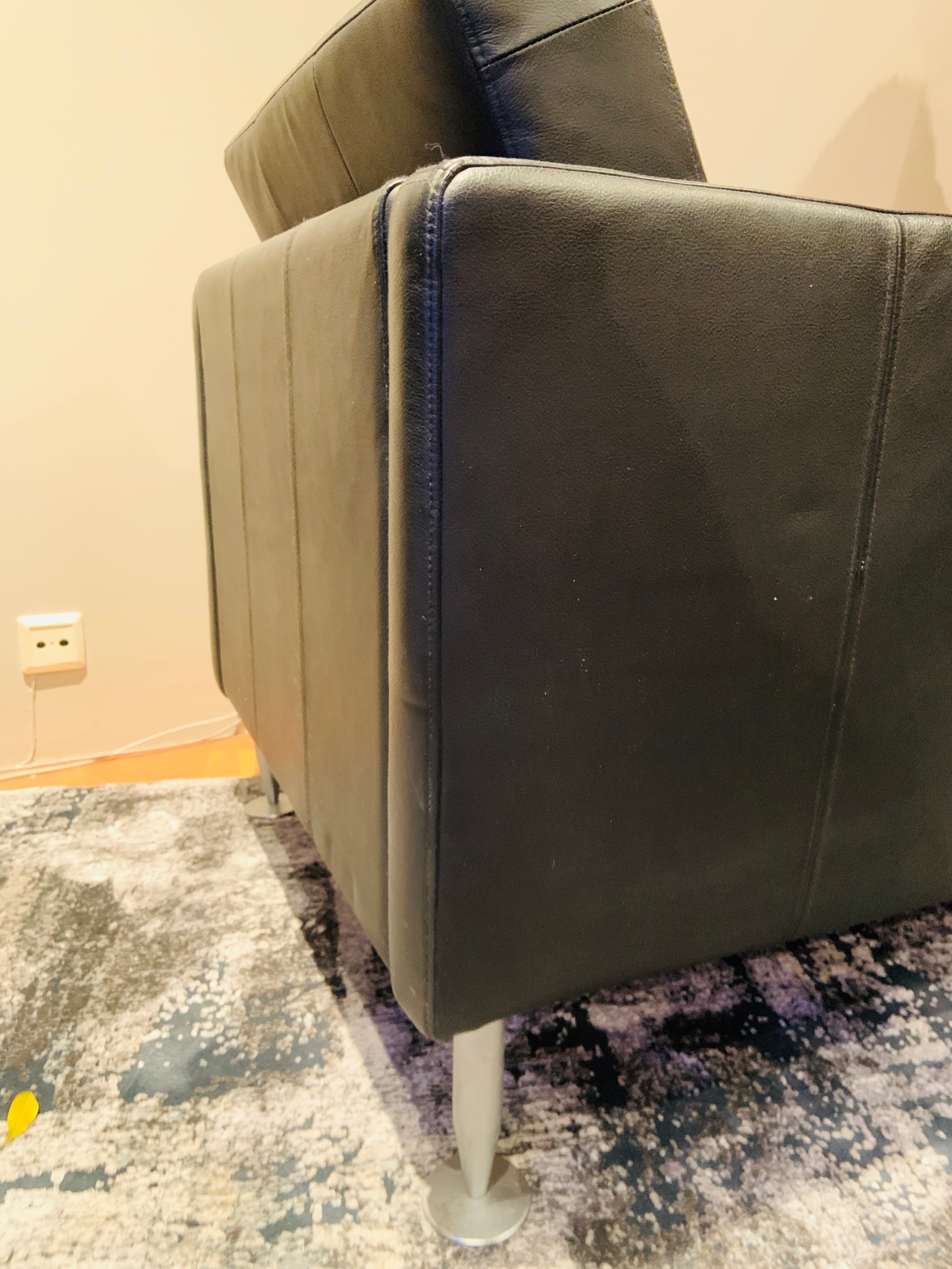 SELT / SOLD Leðurstóll 3