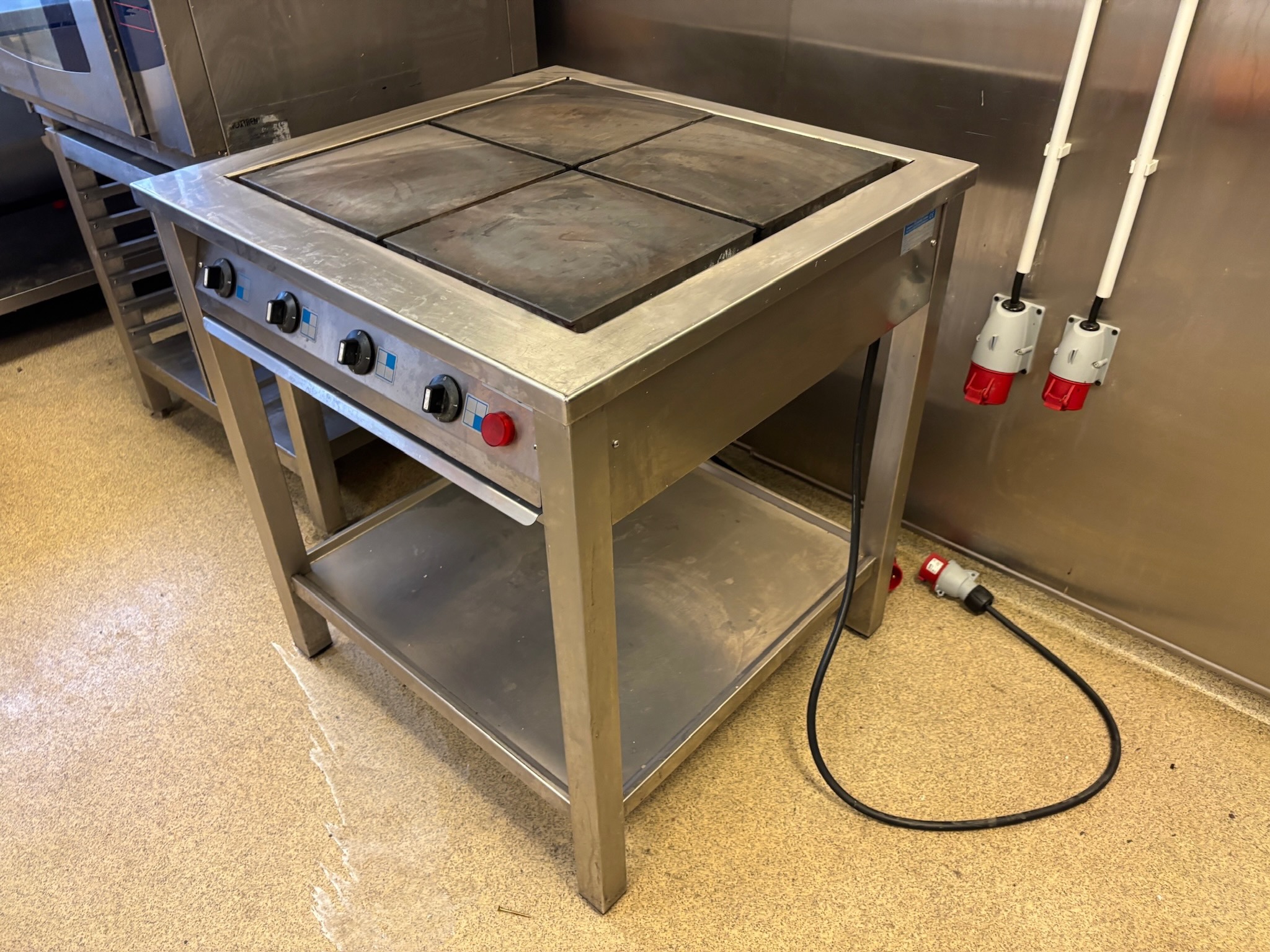 SELT / SOLD Fribergs flatpanna frá Fastus, H87 x B80 x D77 sm. 3