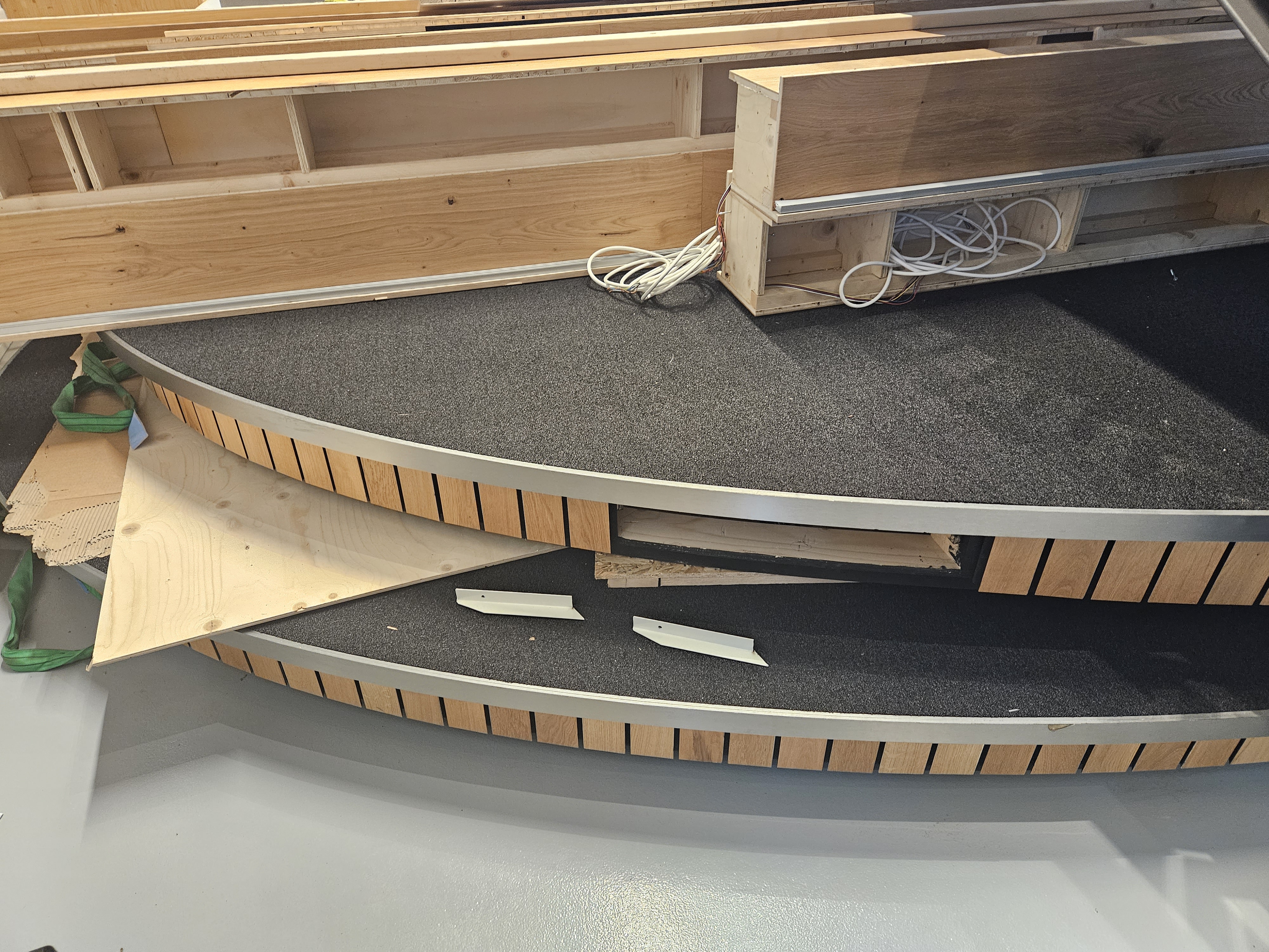 SELT / SOLD Tónlistarsvið - sýningarsvið 7x4m - á hjólum - vönduð sérsmíði 5