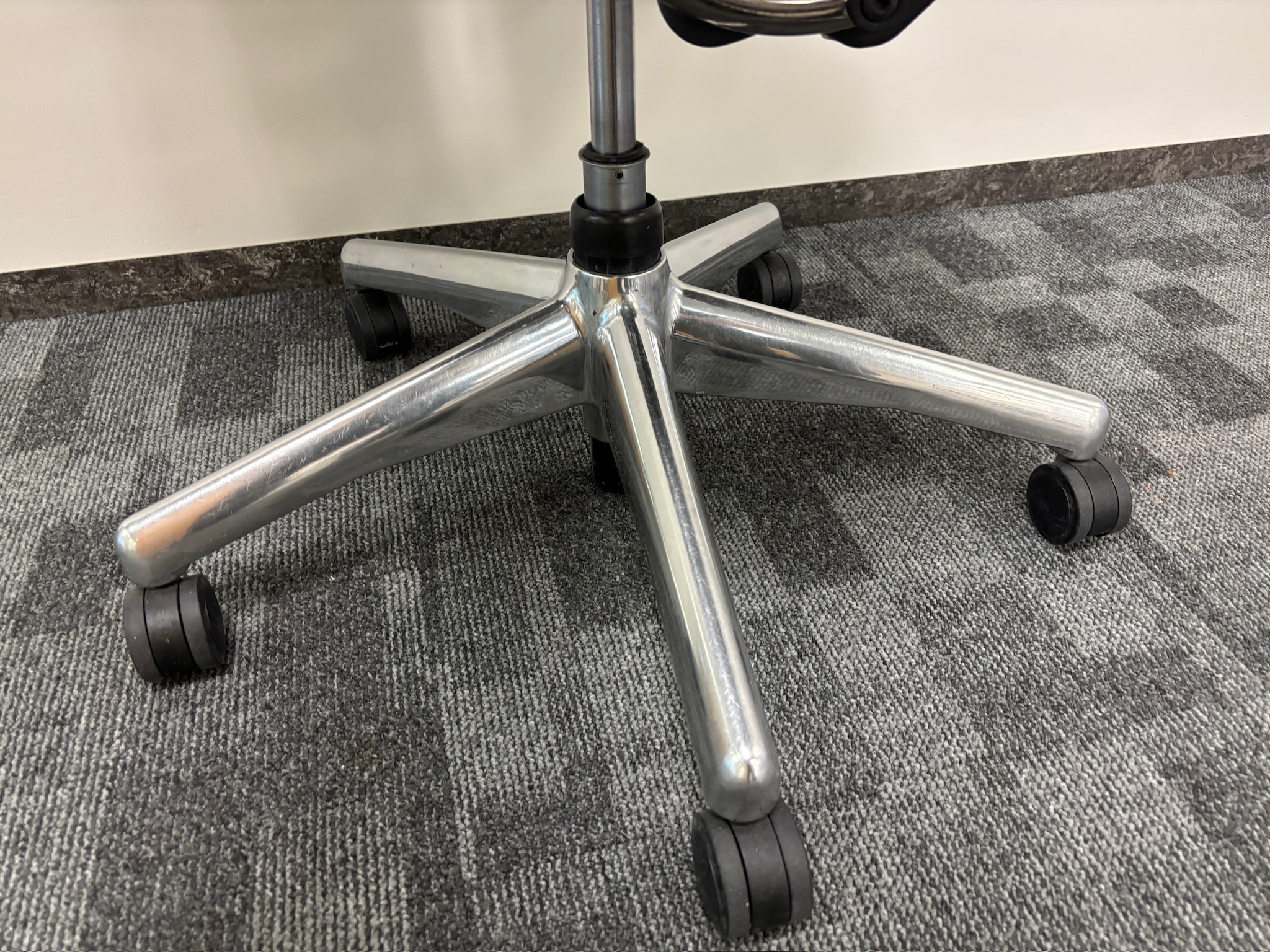 SELT / SOLD Herman Miller Aeron, B stærð 7