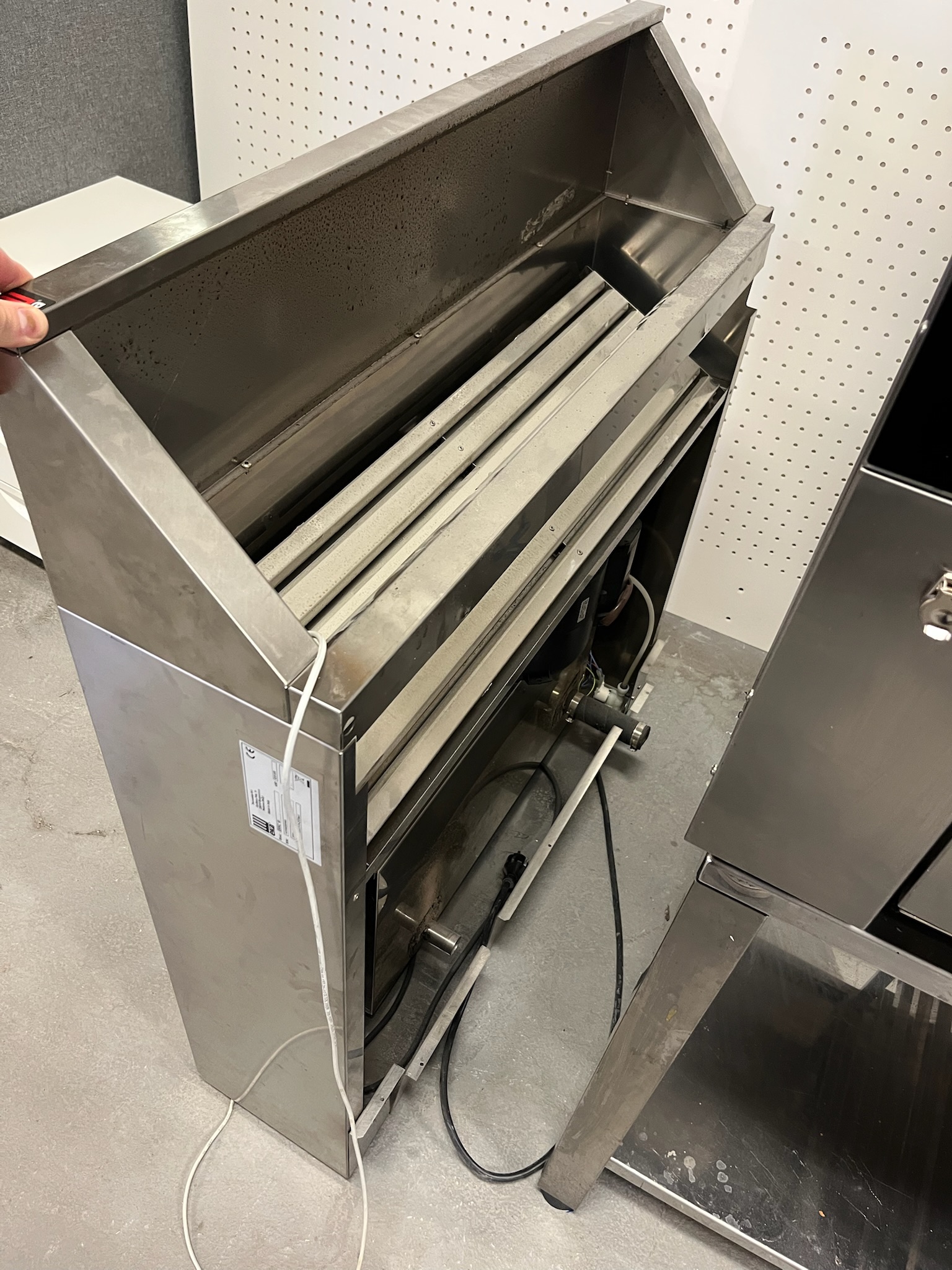 SELT / SOLD TecnoEKA gufuofn á standi ásamt háfi, 11 skúffu 6