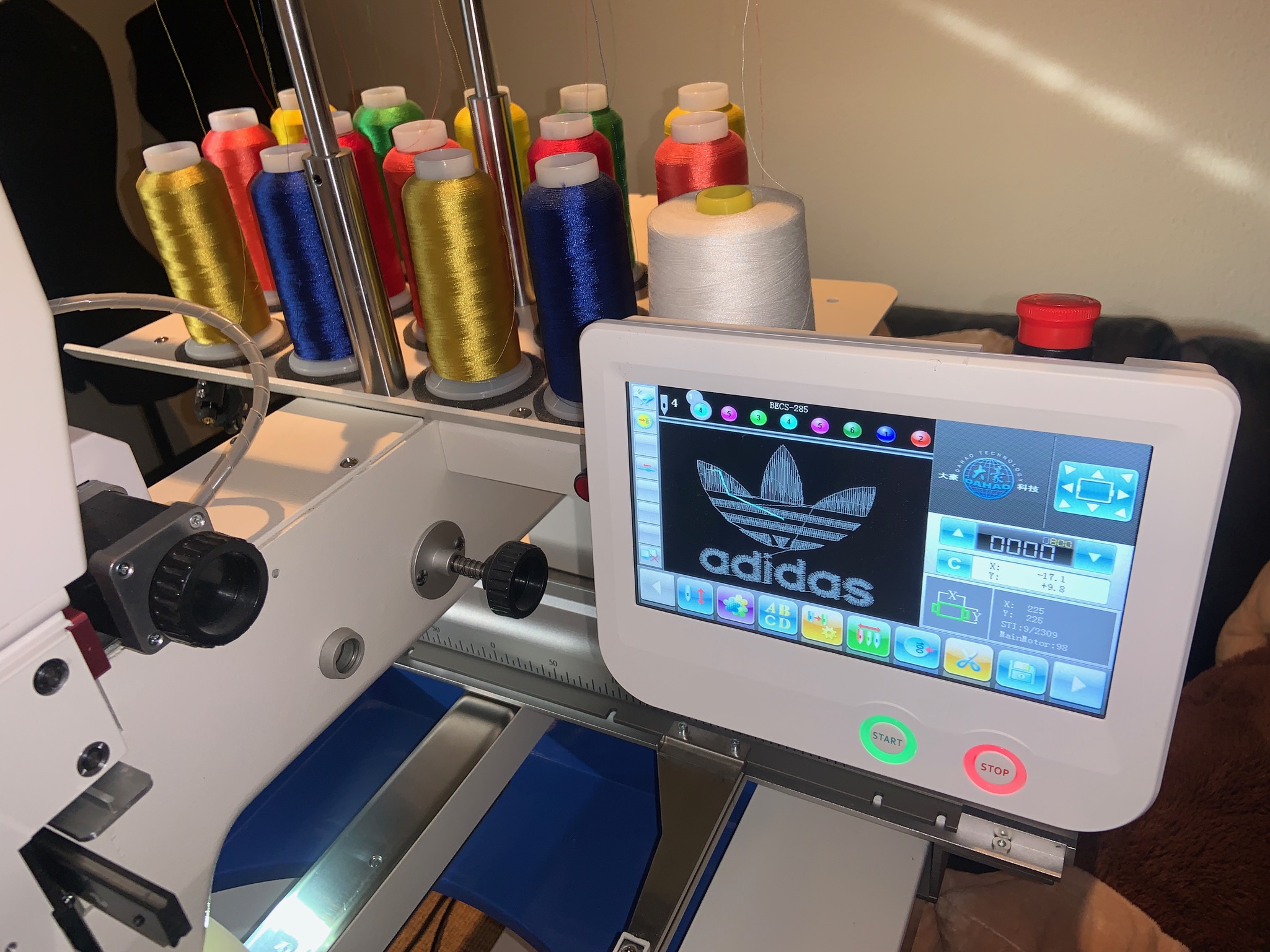 Endurnýtt/selt-Holiauma Ónotuð embroidery vél 2