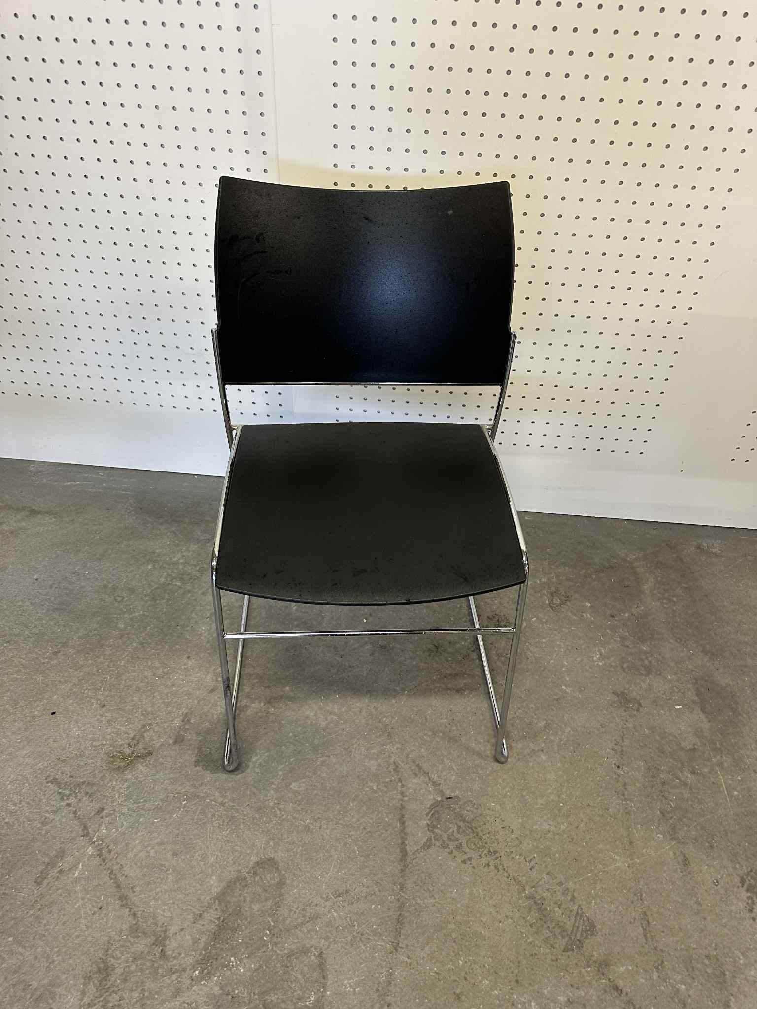 SELT / SOLD Staflanlegir eldhússtólar / fundarstólar 3
