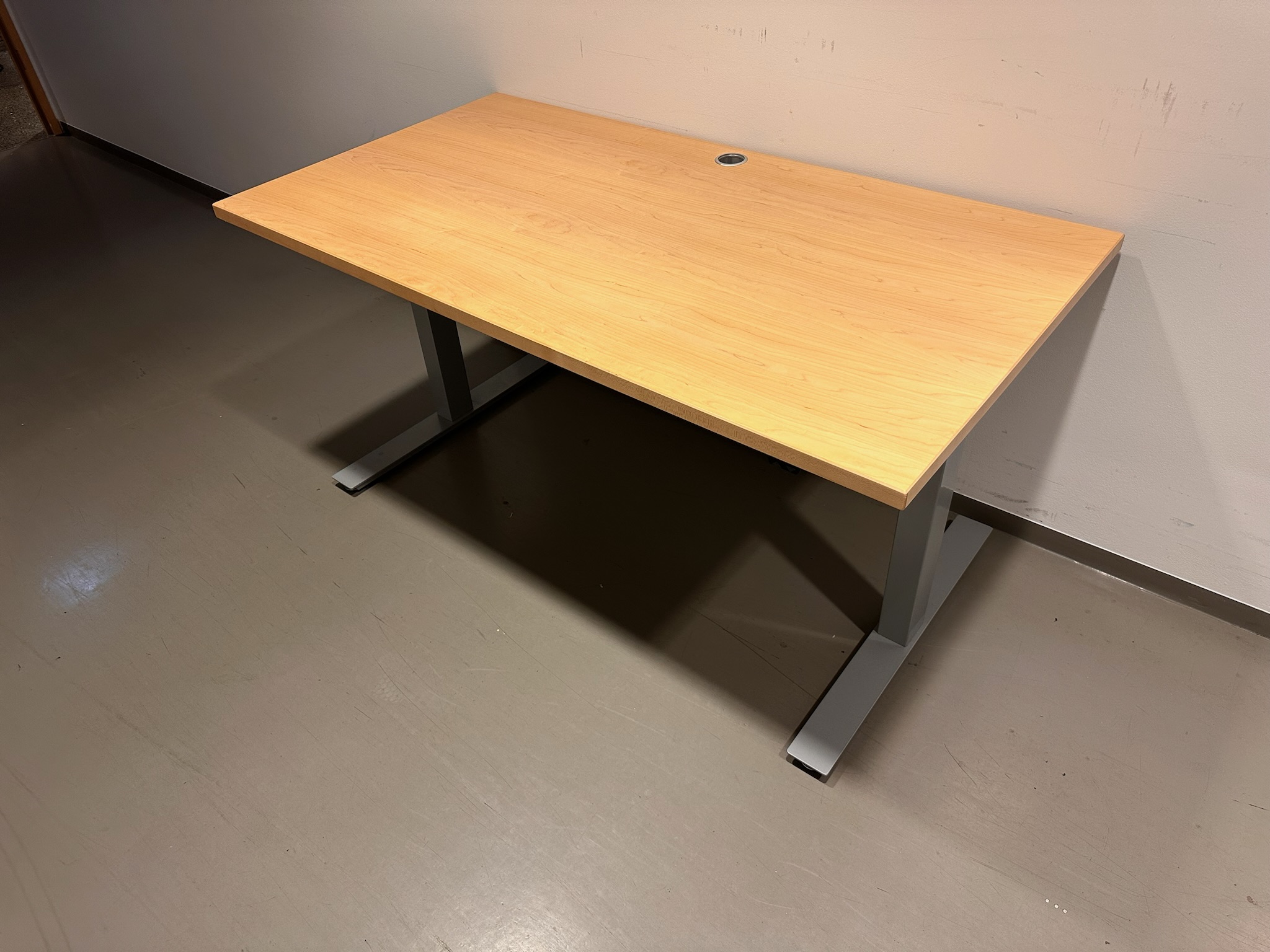 SELT / SOLD - Rafmagnsborð - 150 x 80 sm. (28 stk.) 2