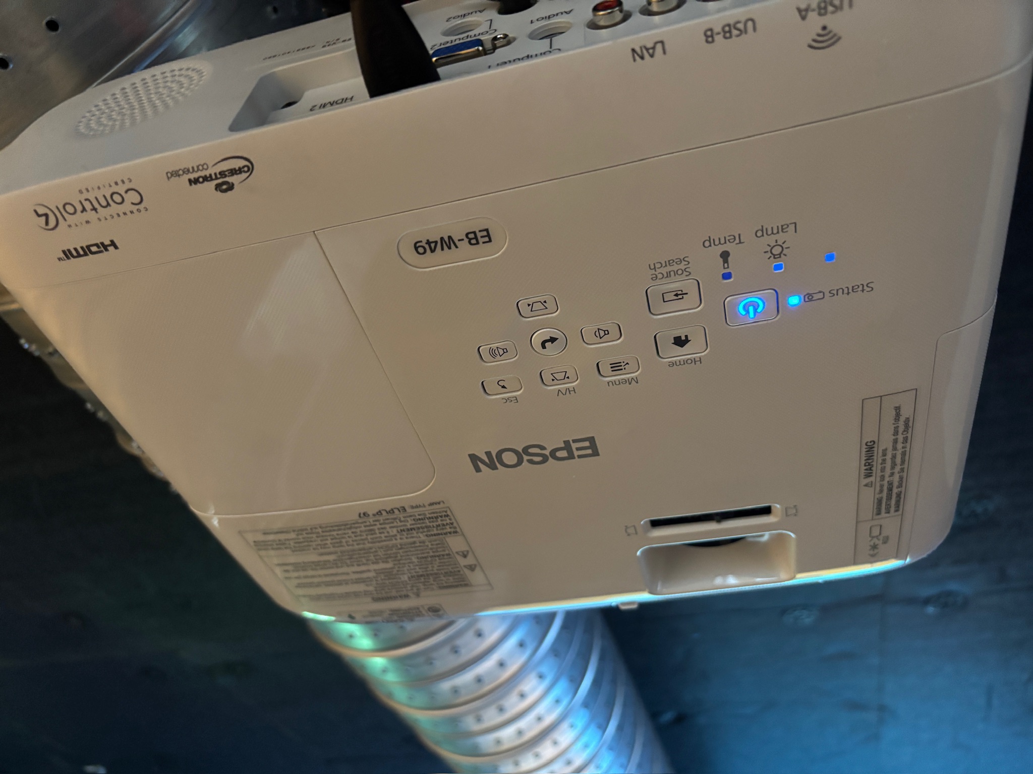 SELT / SOLD Epson skjávarpi með loftfestingu frá Tölvulistanum 3