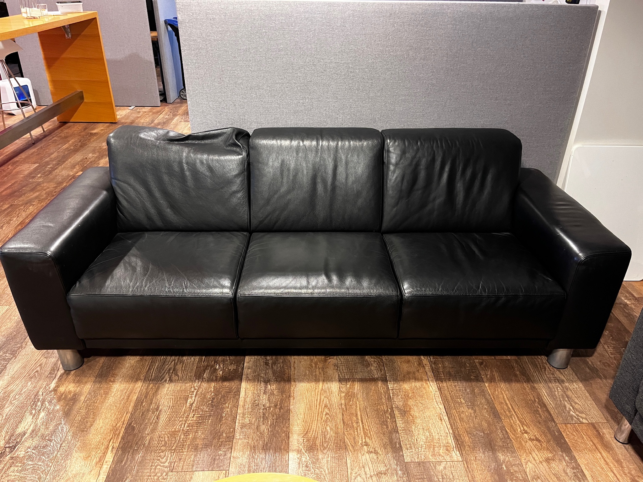 SELT / SOLD Leðursófi, 3ja sæta, B220 x D84 x H78 sm. 2