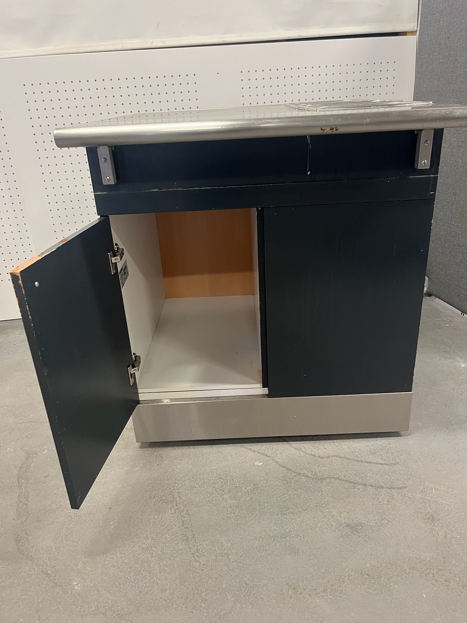 SELT / SOLD Metos preppborð á hjólum með gastrobökkum, B105xD80xH90sm. 5
