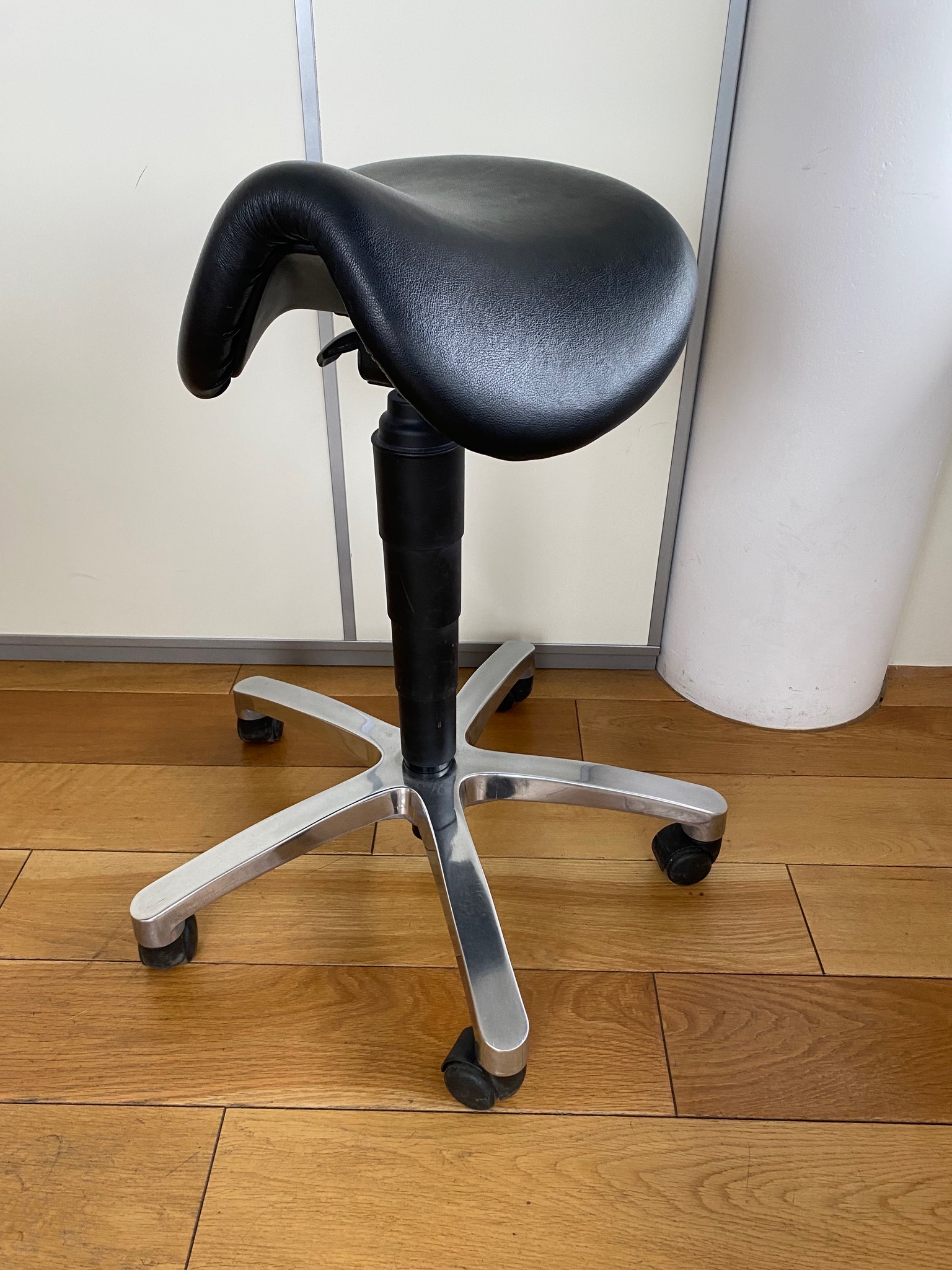 SELT / SOLD Söðulstóll / hnakkstóll svartur