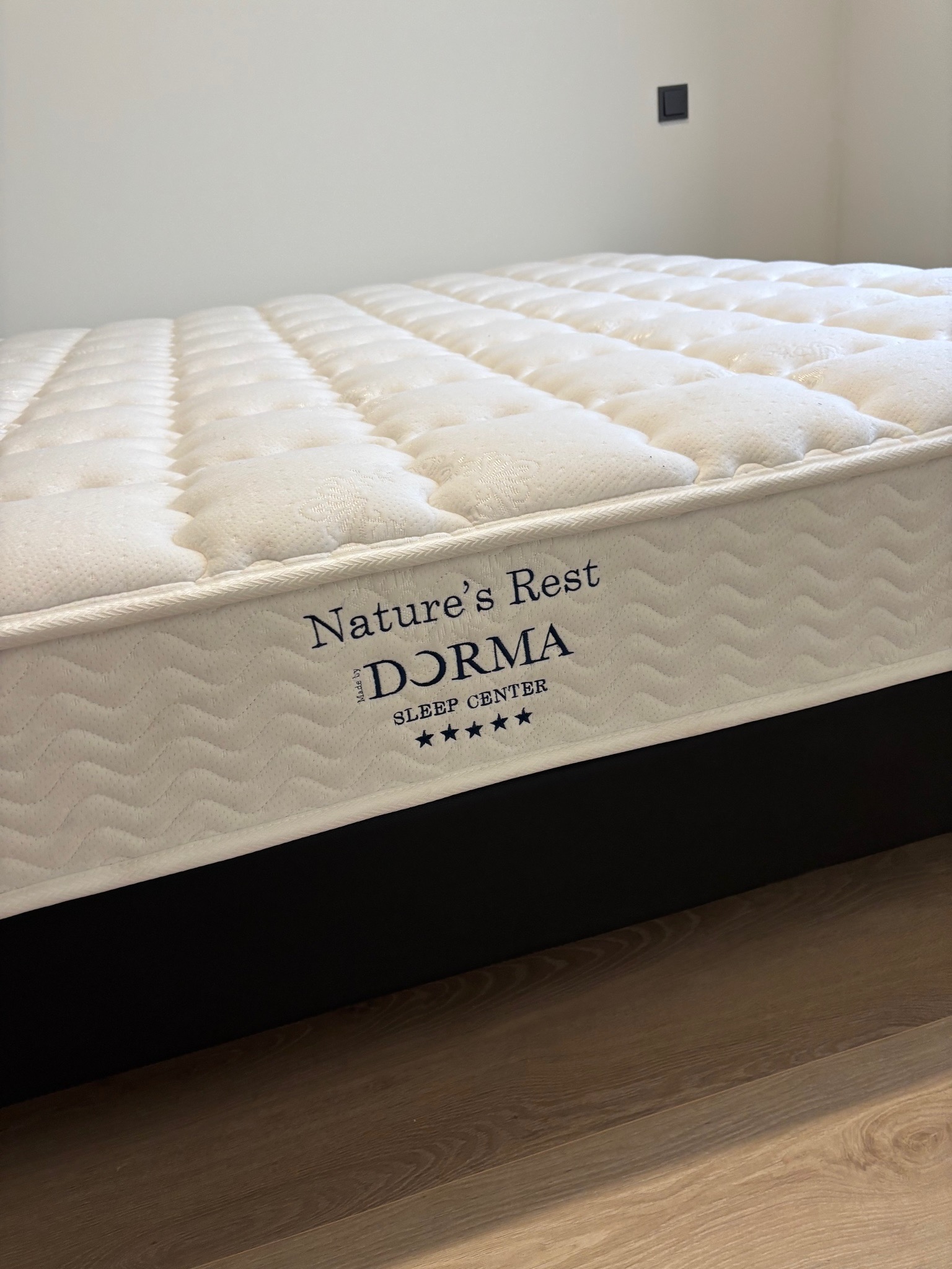 SELT / SOLD Natures Rest rúm með botni frá Dorma, B180 x L200 sm. 2