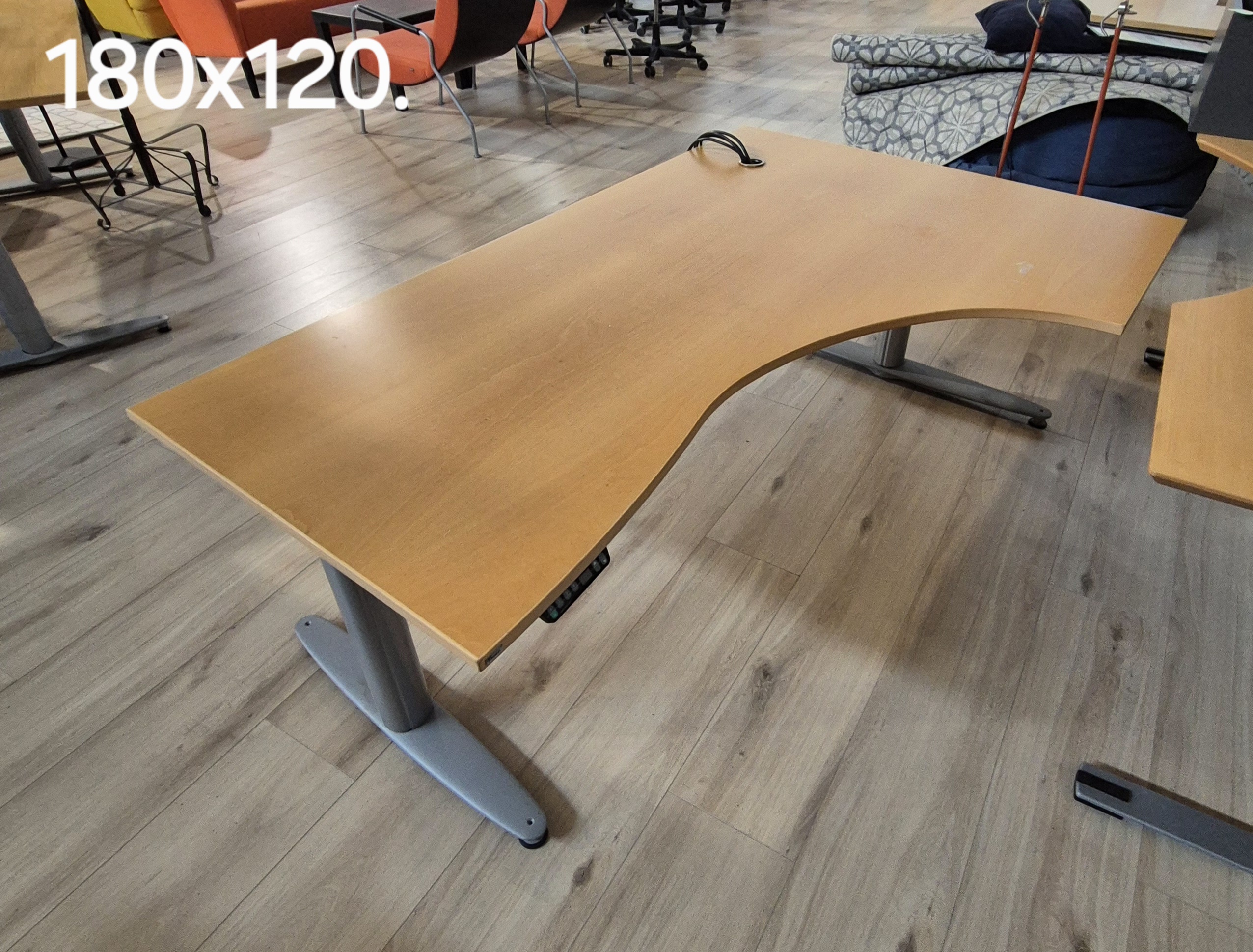 SELT / SOLD Rafmagnsborð - skrifborð - horn - vinkill Kinnarps Penninn