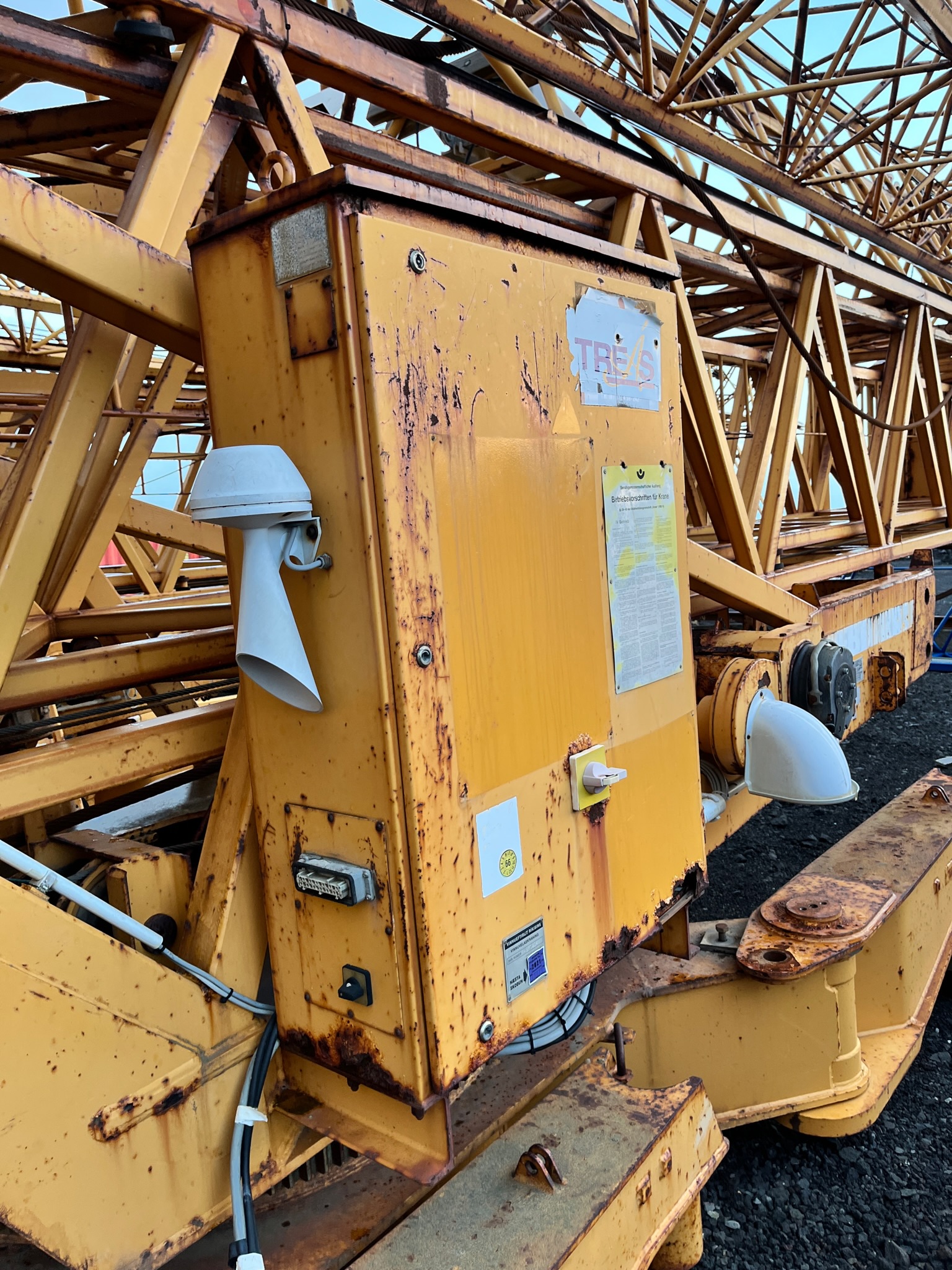 SELT / SOLD - Endurnýtt Liebherr byggingakrani 63K - AB 0234 10
