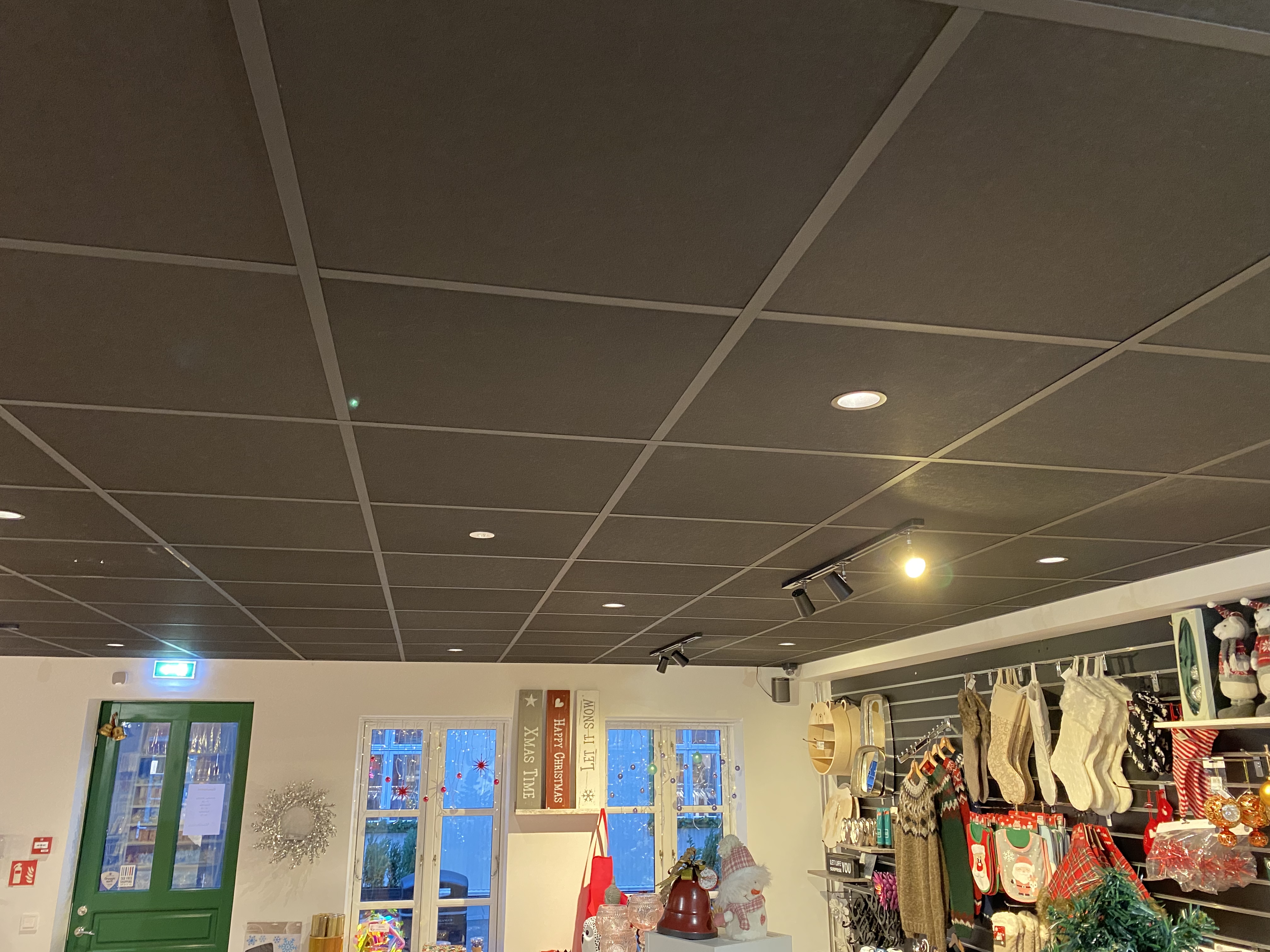 SELT / SOLD - Vandað kerfisloft - svart - hálfvirði 2