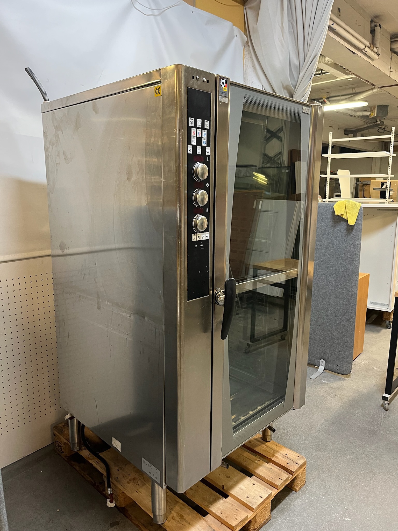 SELT / SOLD Zanussi gufuofn, 20 skúffur 4