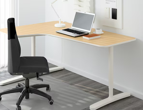SELT / SOLD - IKEA rafmagnsborð, hvíttaður eikarspónn, B160 x D110/60 sm.