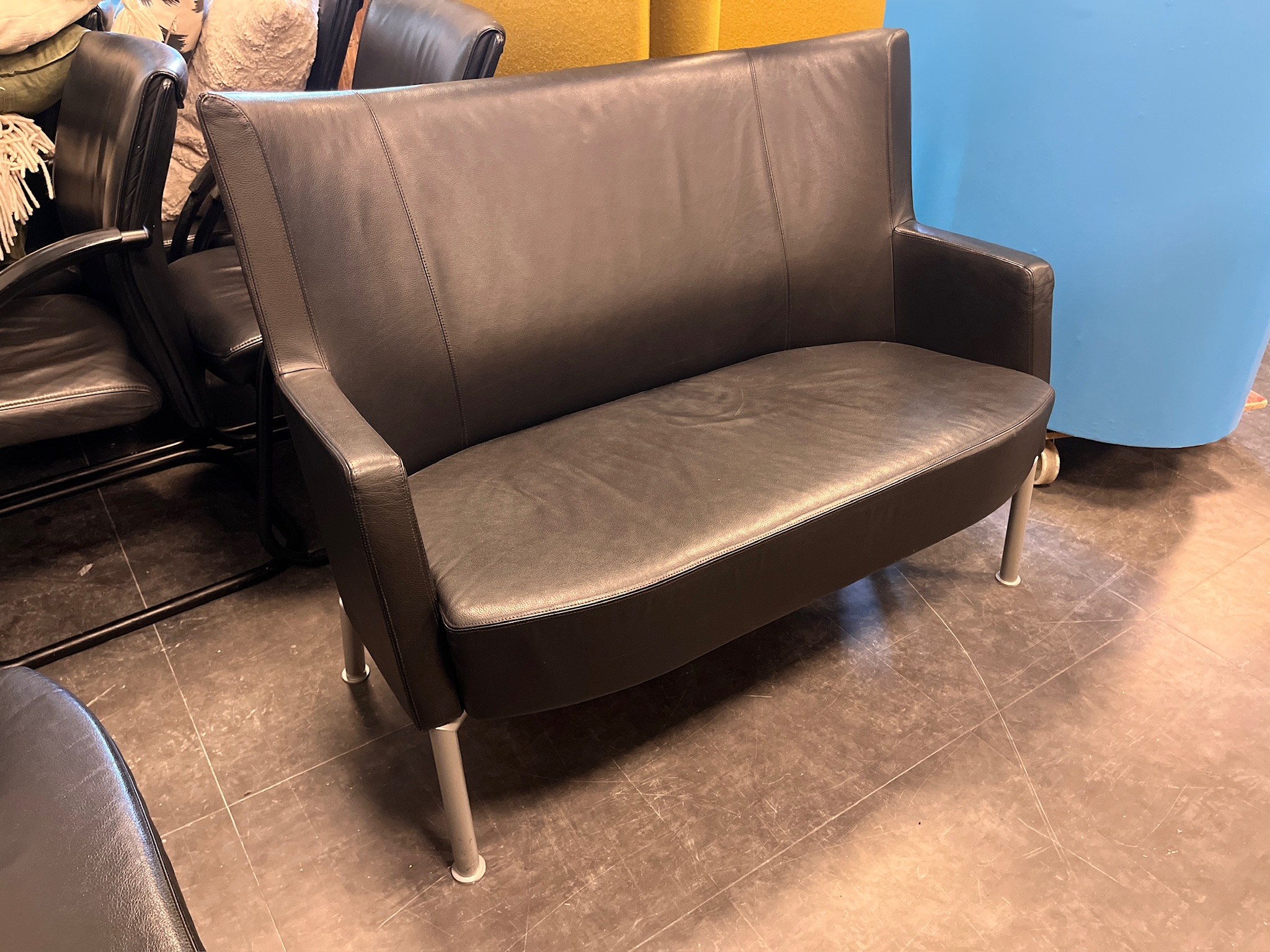 SELT / SOLD Kinnarps leðursófi frá Pennanum 8