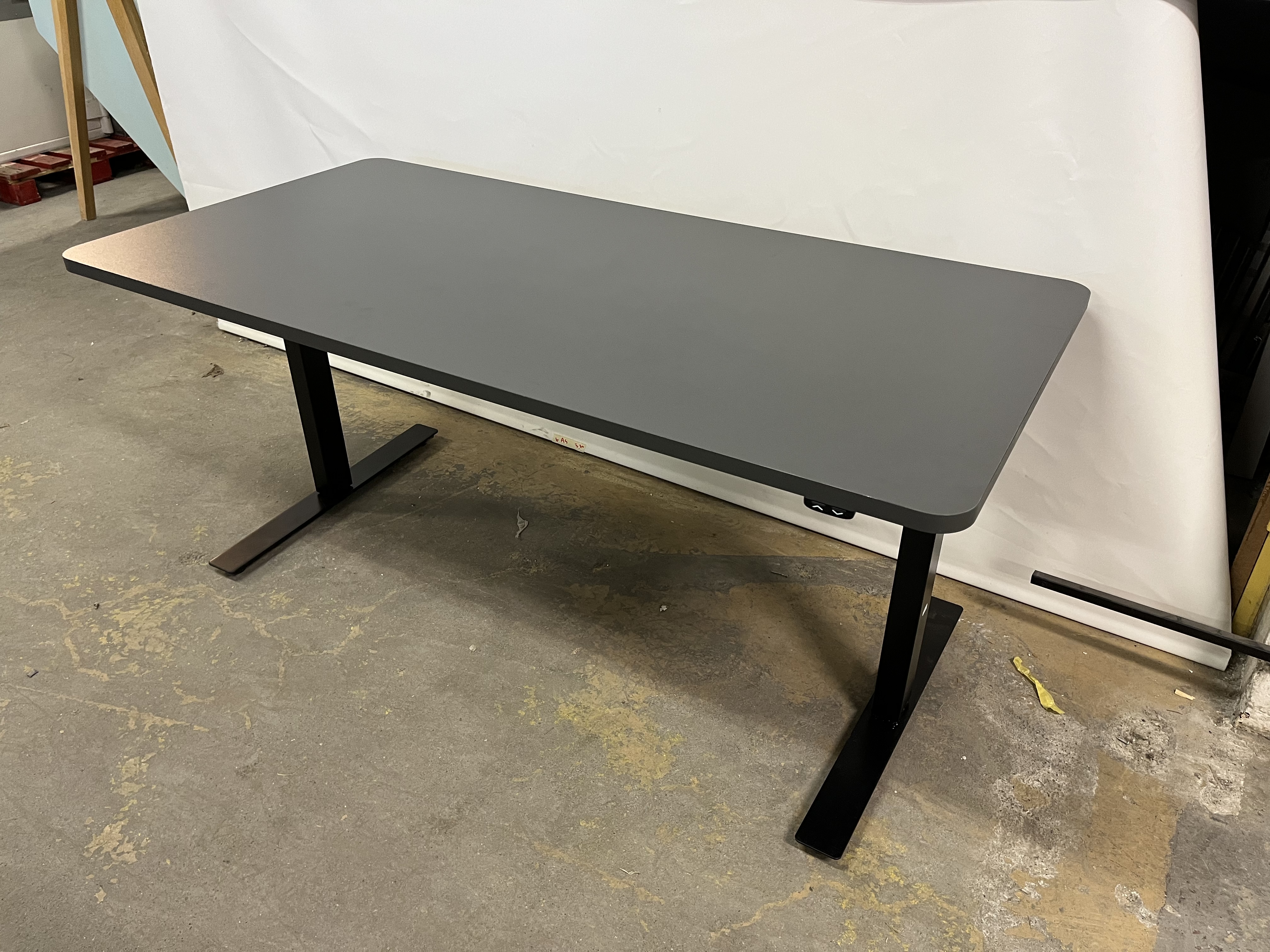 SELT / SOLD ÁG rafmagnsborð dökkgrá 160x80 - 4 stk til.