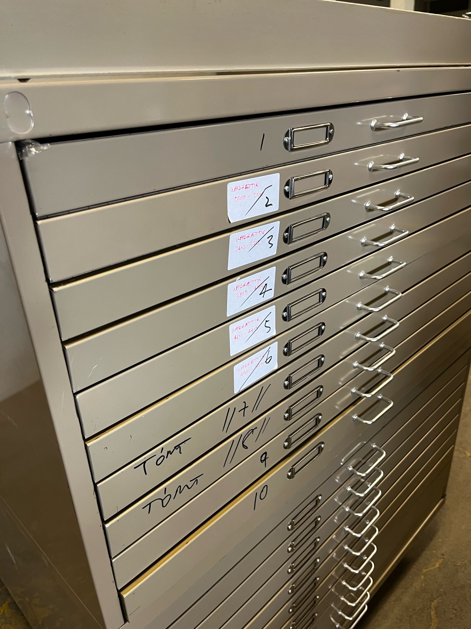 SELT / SOLD Teikningaskápur 5