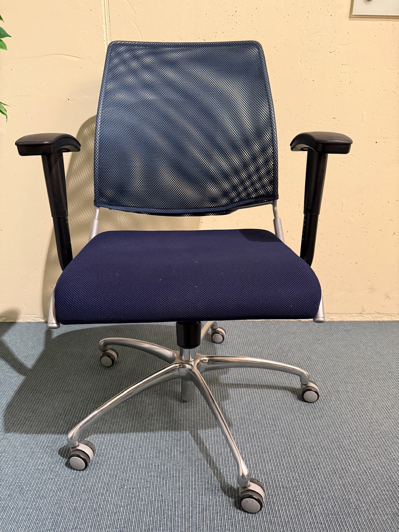 SELT / SOLD Faxi skrifborðsstóll frá Á. Guðmundsson 12