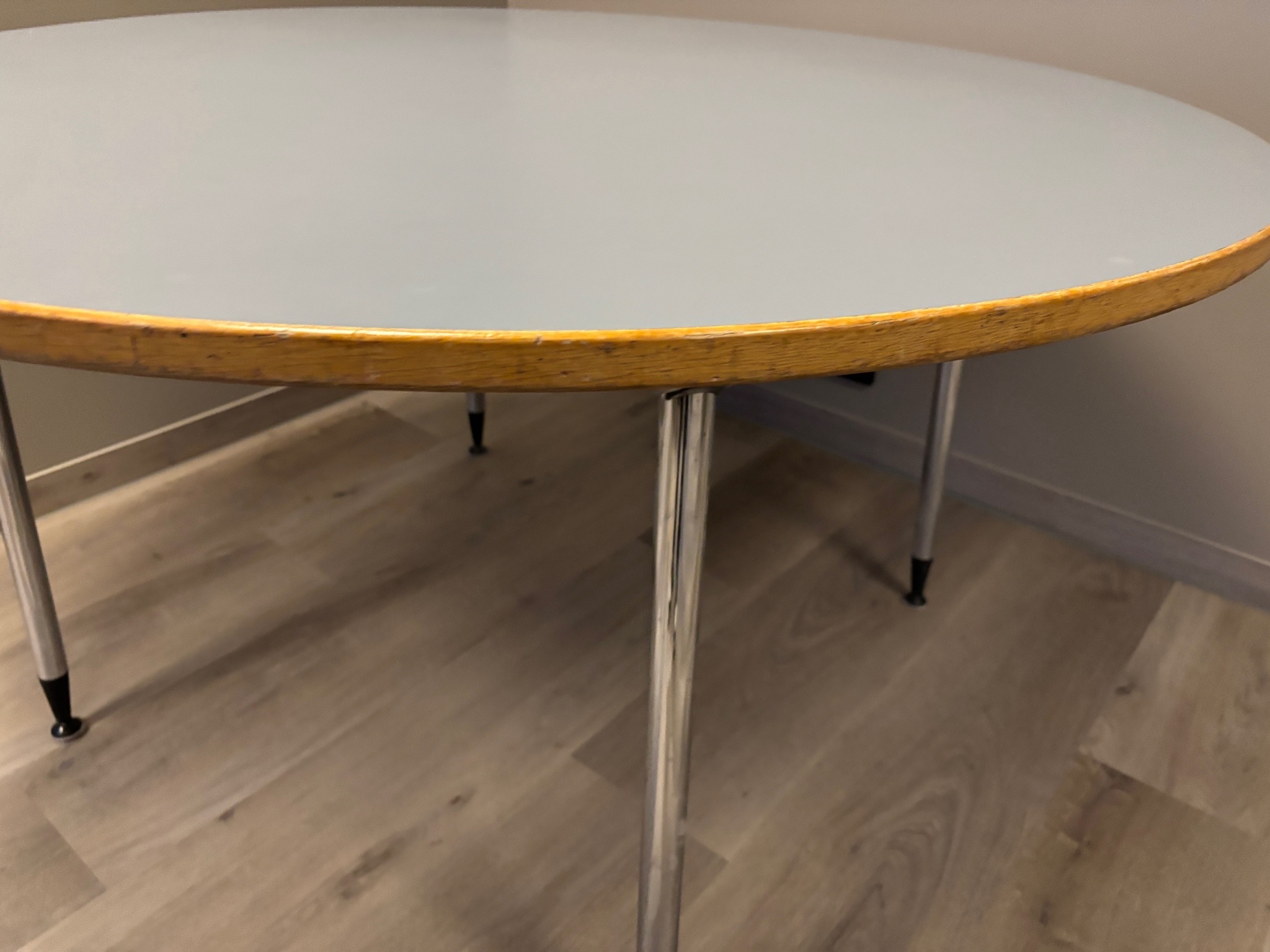 SELT / SOLD Kusch fellihringborð, L130 x B130 x H72,5 sm. 4
