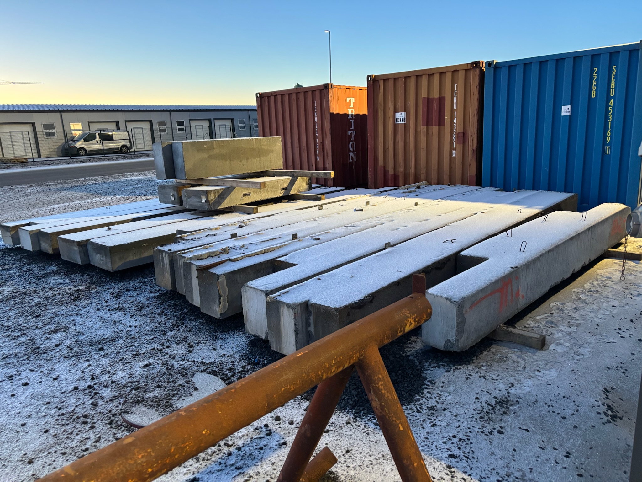 SELT / SOLD - Steypusökkull (4 stk.) 3