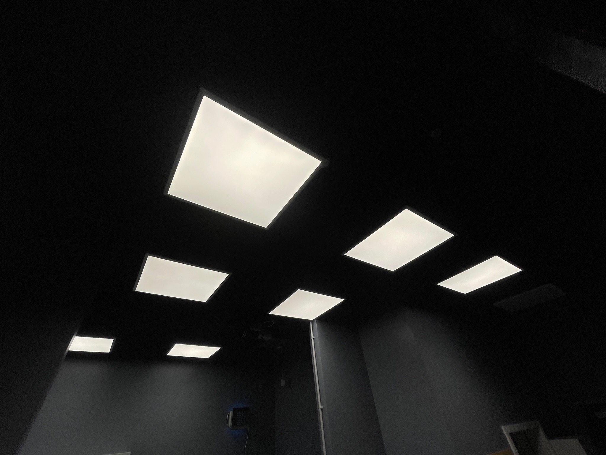 SELT / SOLD Þunn led ljós, B60 x D60 sm.