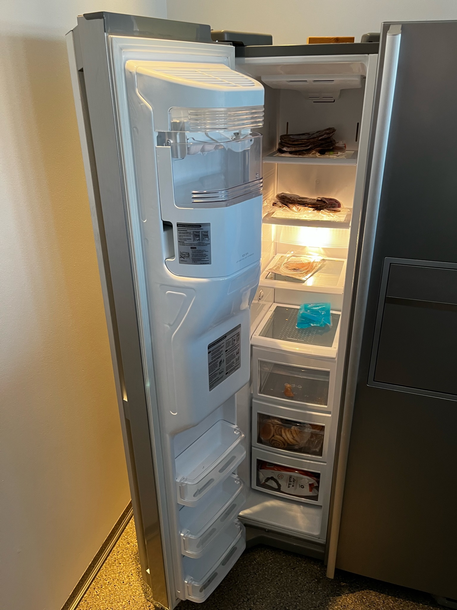 SELT / SOLD LG ísskápur og frystir - tvöfaldur 4