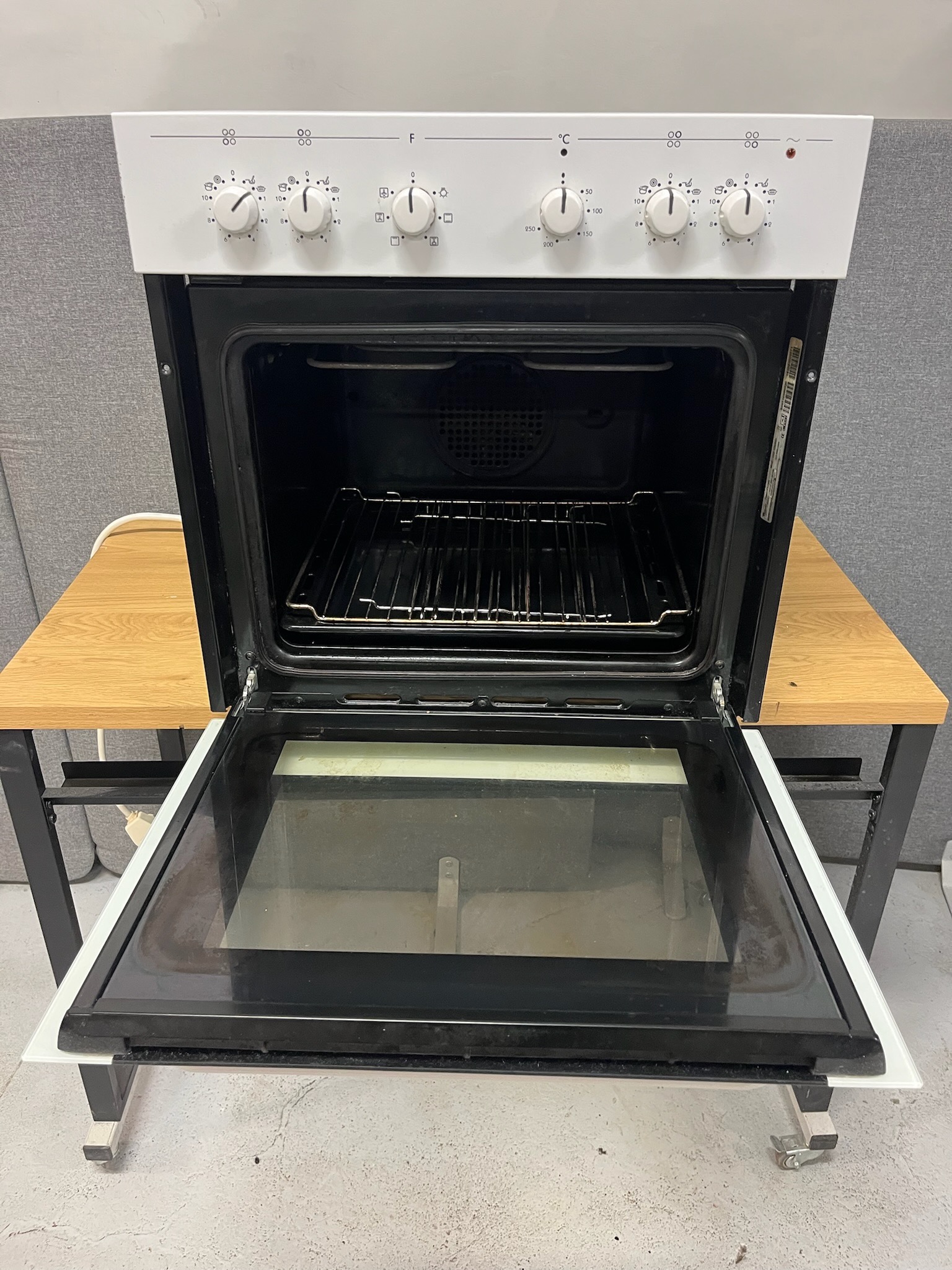 SELT / SOLD Whirlpool ofn, 53 x 55,5 x 57 sm. 6