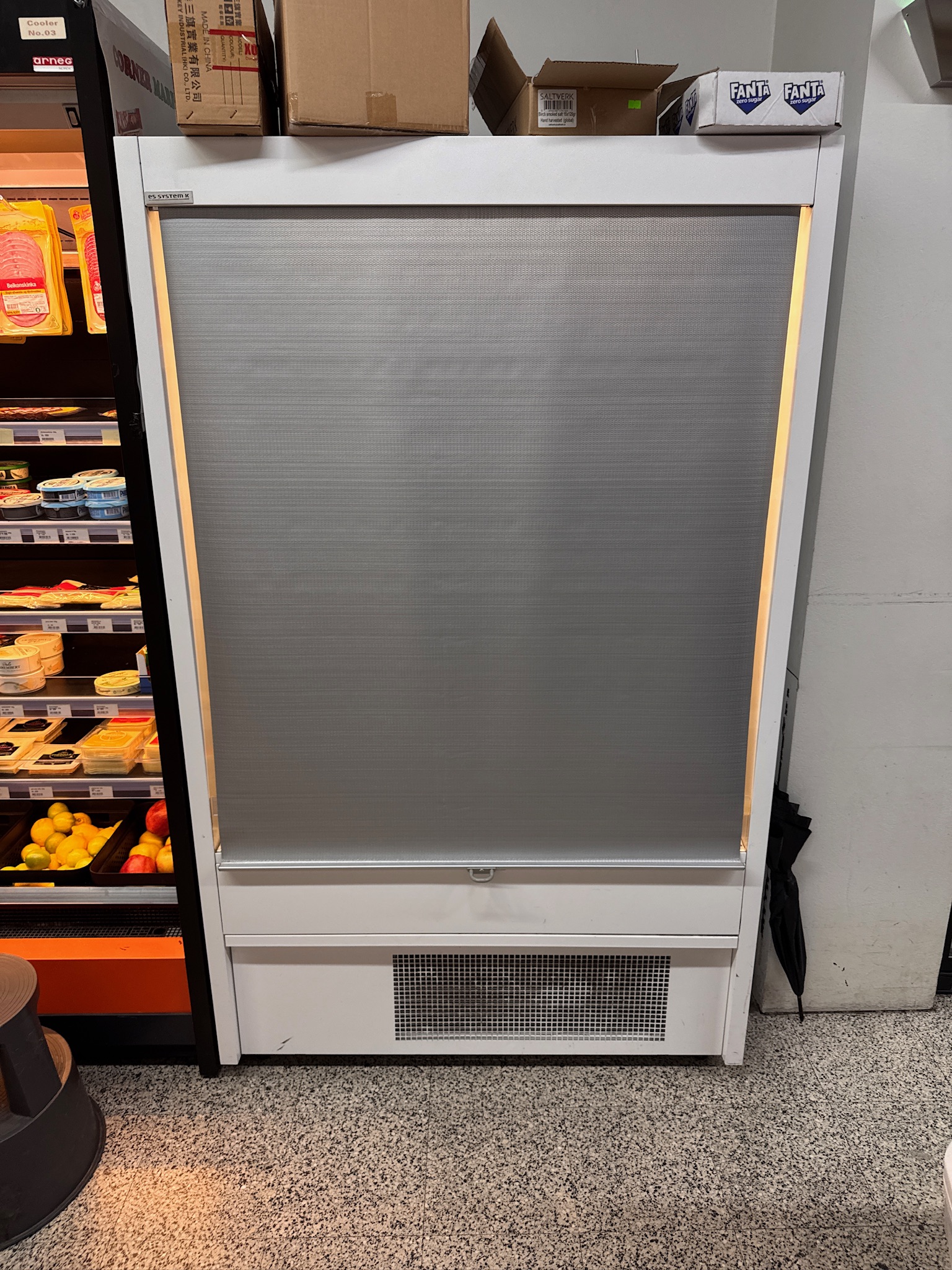 SELT / SOLD ES System K opinn kæliskápur með gardínu, H196xB120xD63sm. 2
