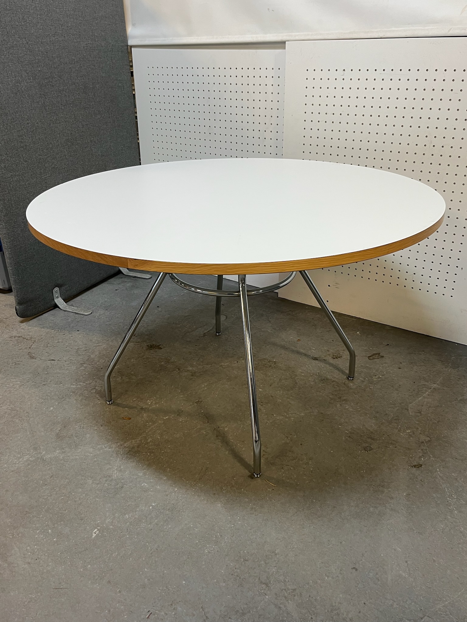 SELT / SOLD Hringborð, Ø120 sm.