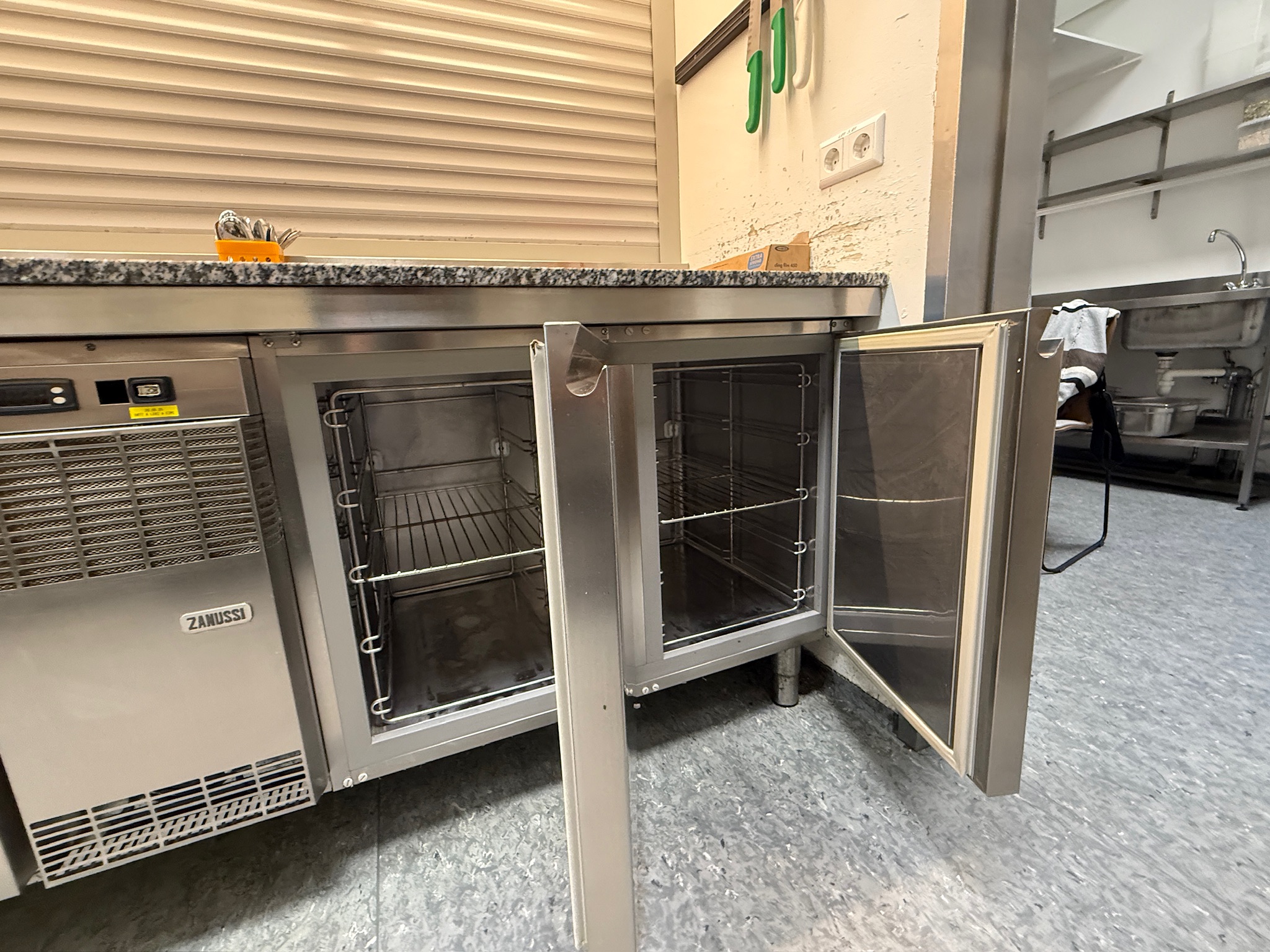 SELT / SOLD Zanussi granít preppborð frá ProGastro, B225sm. 11