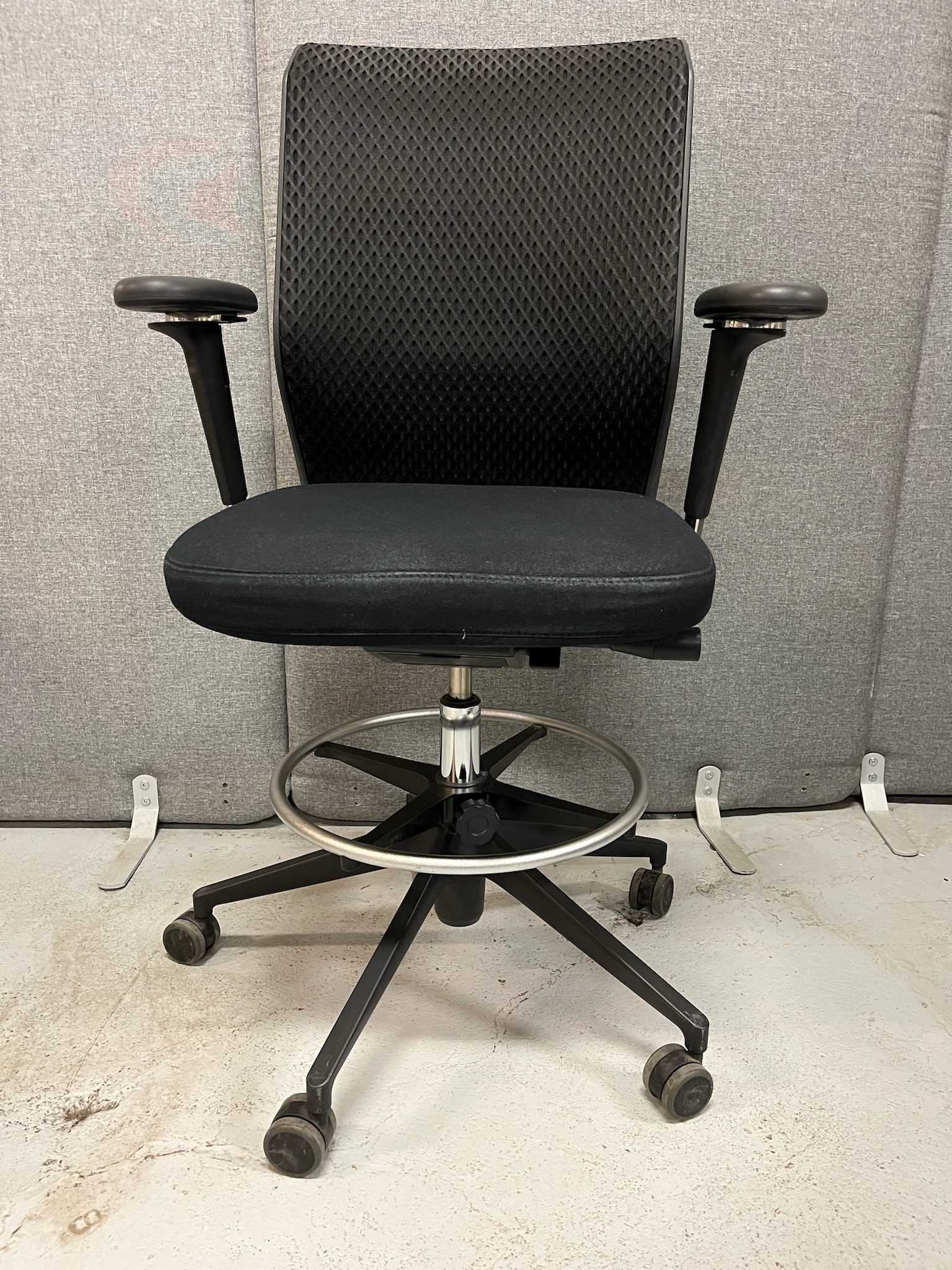 SELT / SOLD Vitra hástóll frá Pennanum