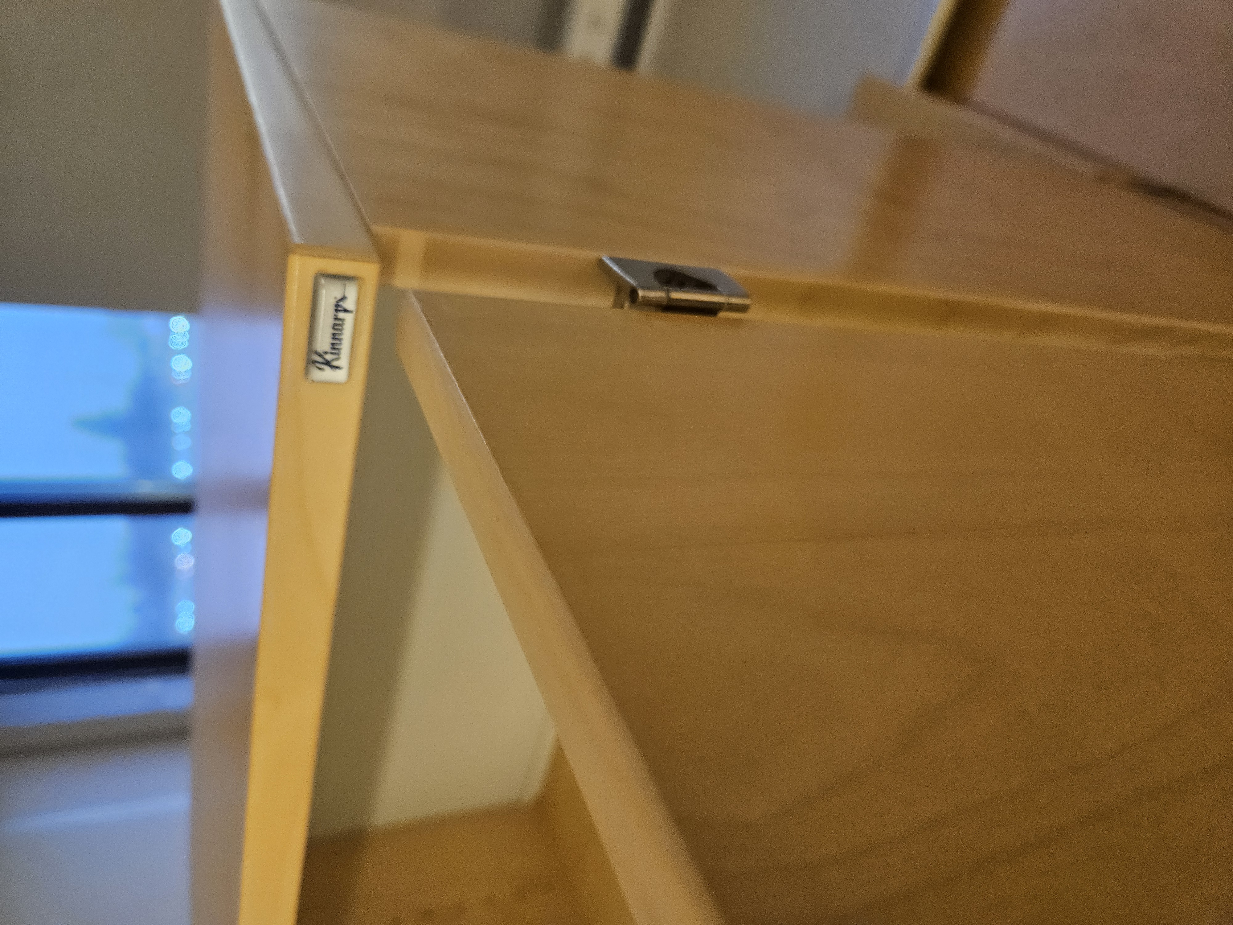 SELT / SOLD - Lágur skjalaskápur 9