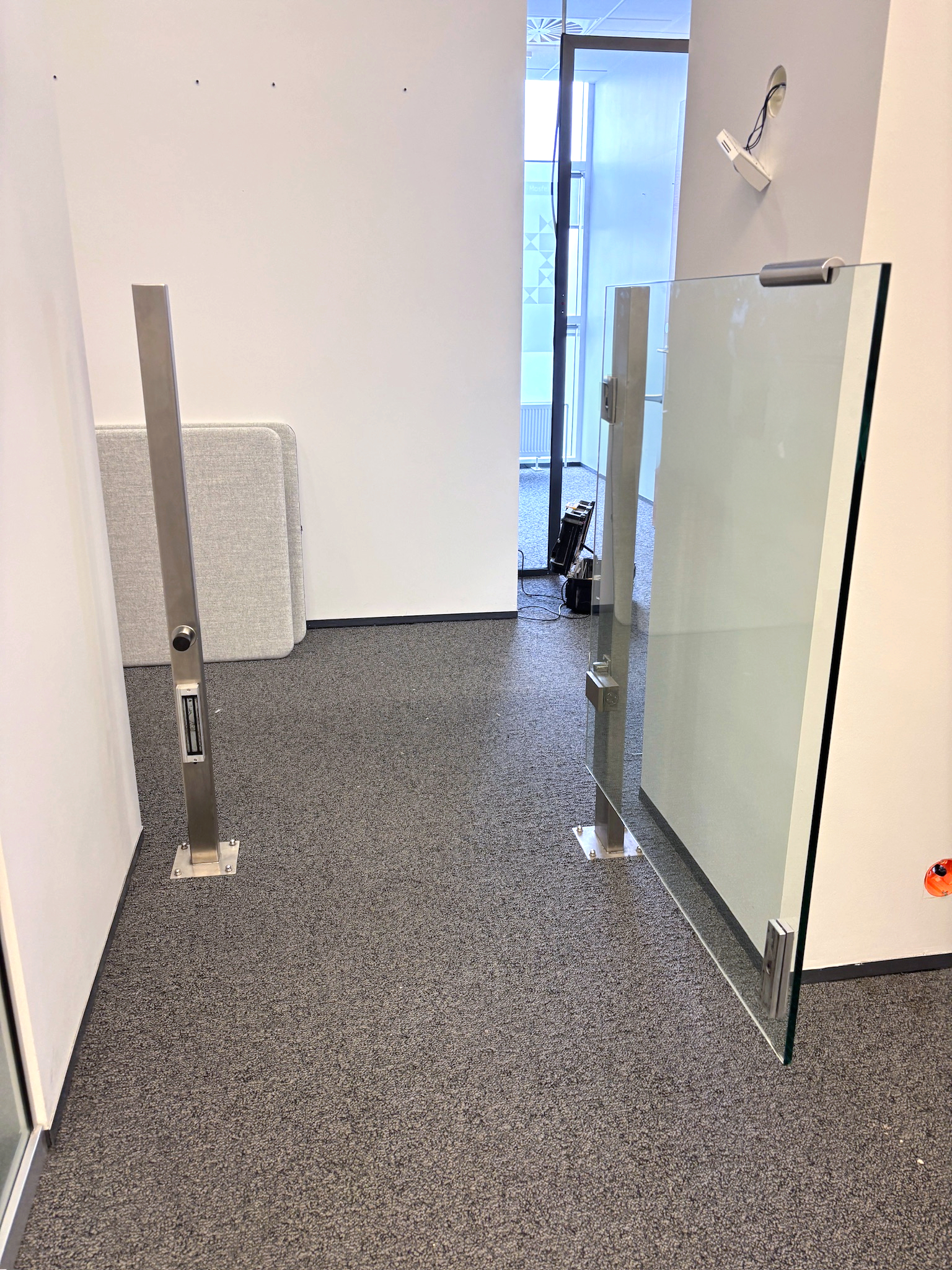 SELT / SOLD Glerhlið m.segullæsingu B95xH121sm. (2 stk) 2