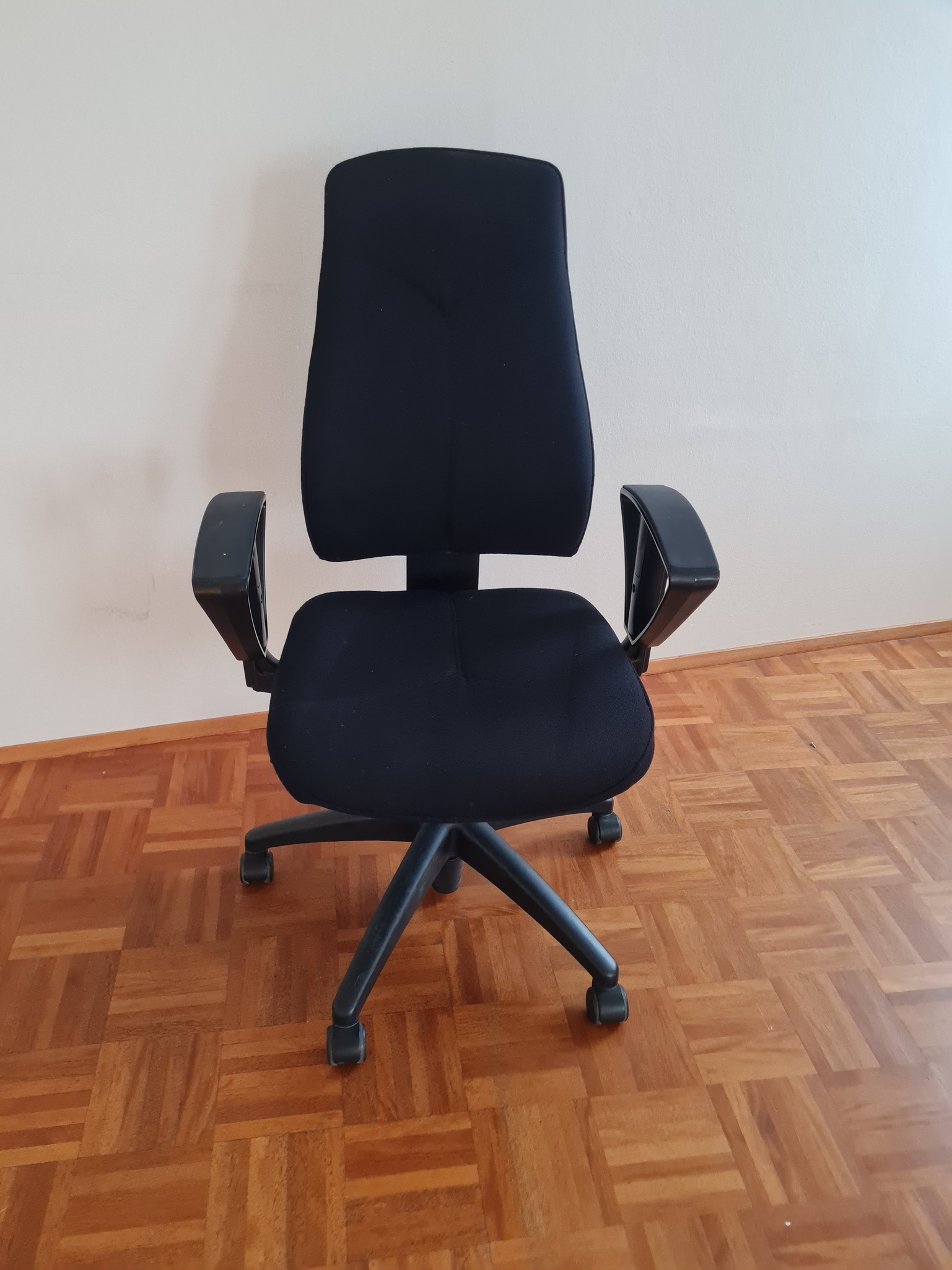 SELT / SOLD Skrifstofustóll - Kinnarps frá Pennanum