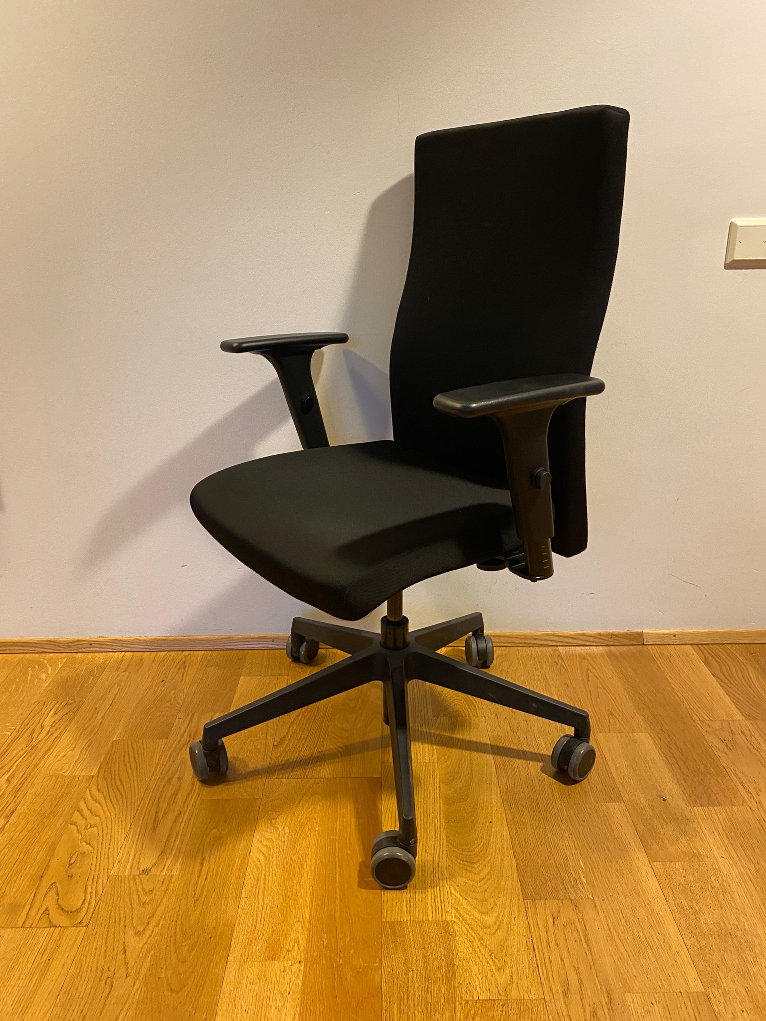 SELT/SOLD Vandaður skrifborðsstóll - skrifborðsstólar frá Pennanum