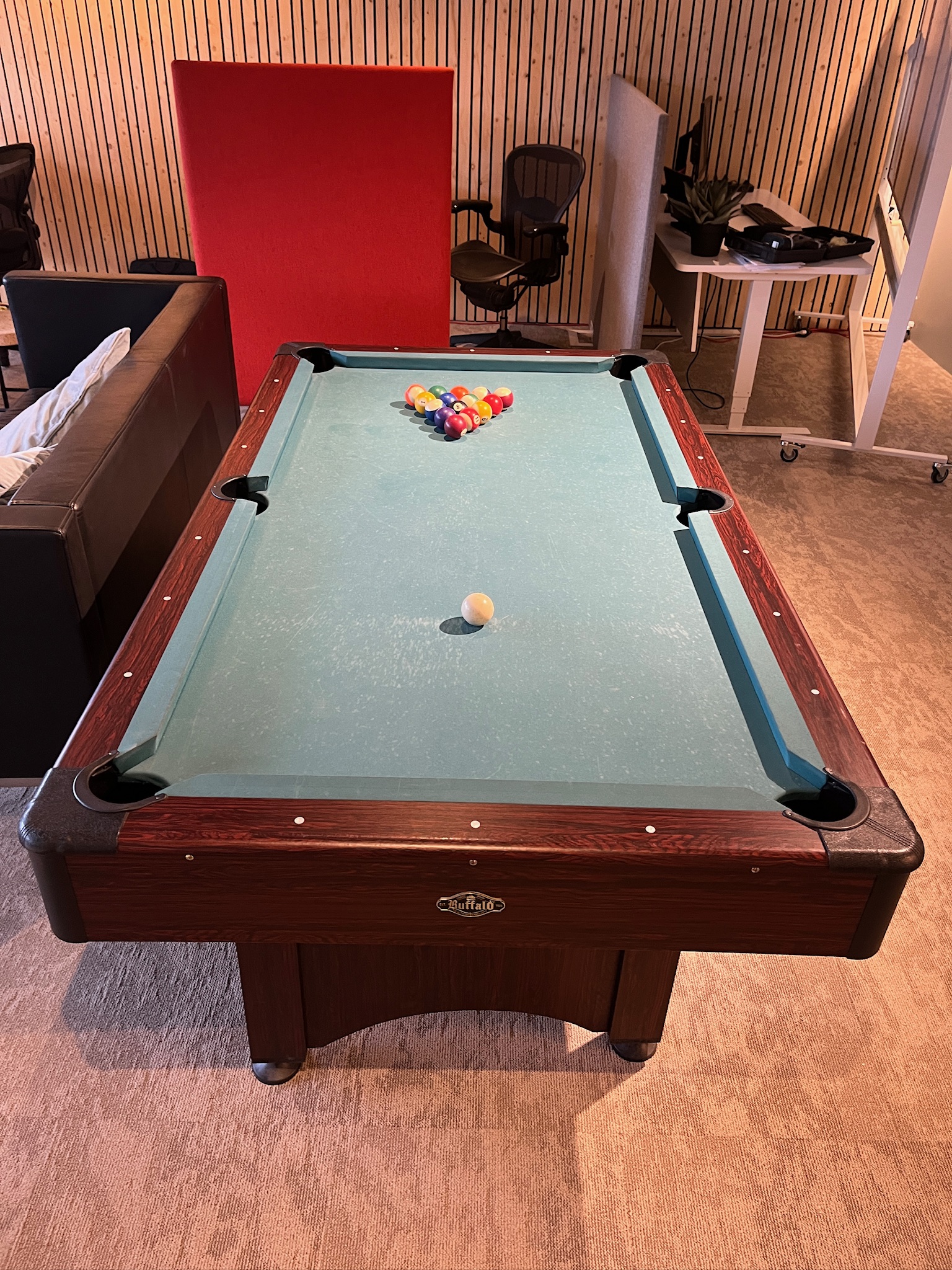 SELT / SOLD Flott Buffalo poolborð ásamt kjuðum 4