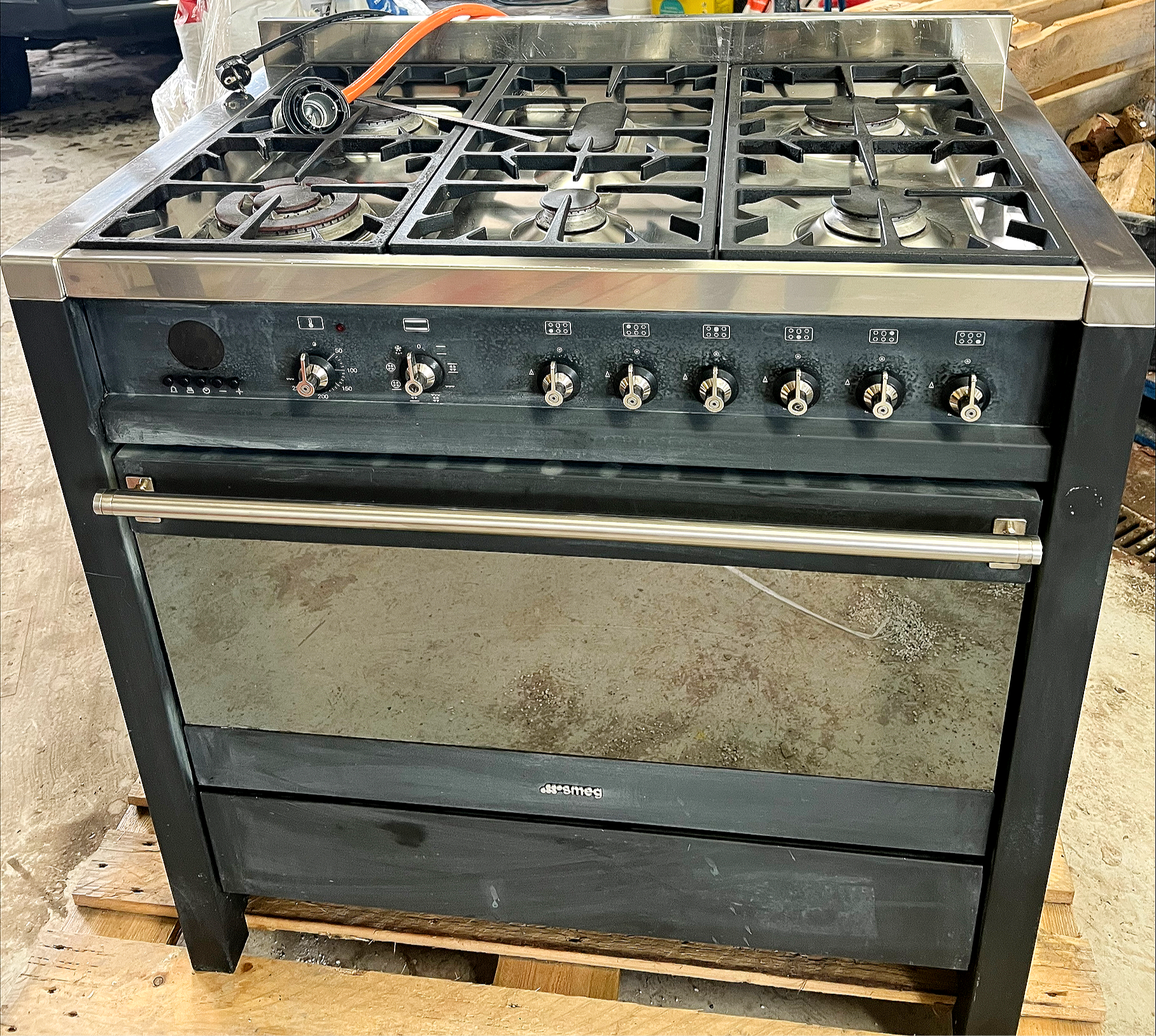 SELT / SOLD - SMEG Gaseldavél - Eirvík 6 brennarar - Breidd 90