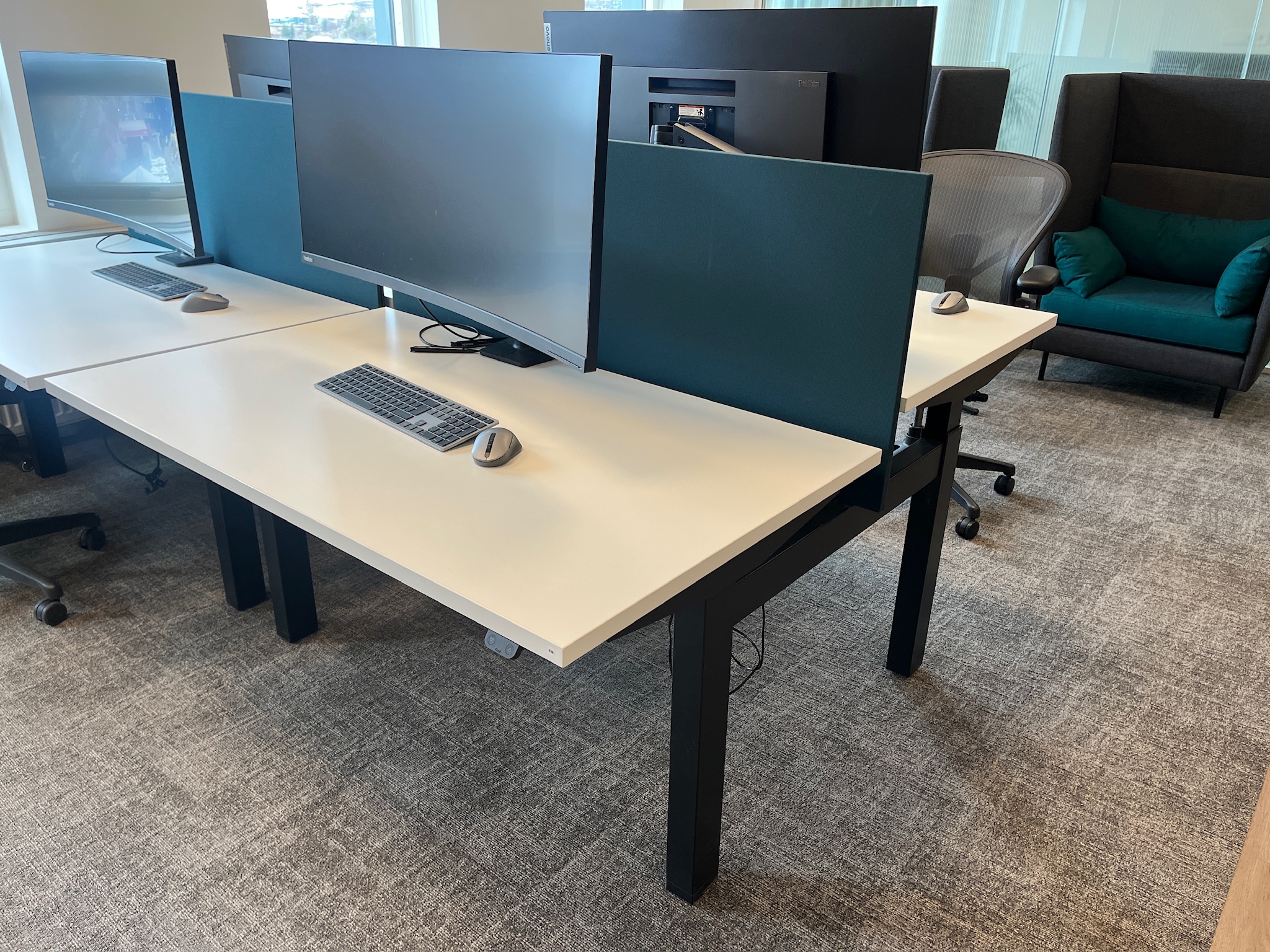SELT / SOLD Knoll tvíbura rafmagnsborð/skilrúmi 2