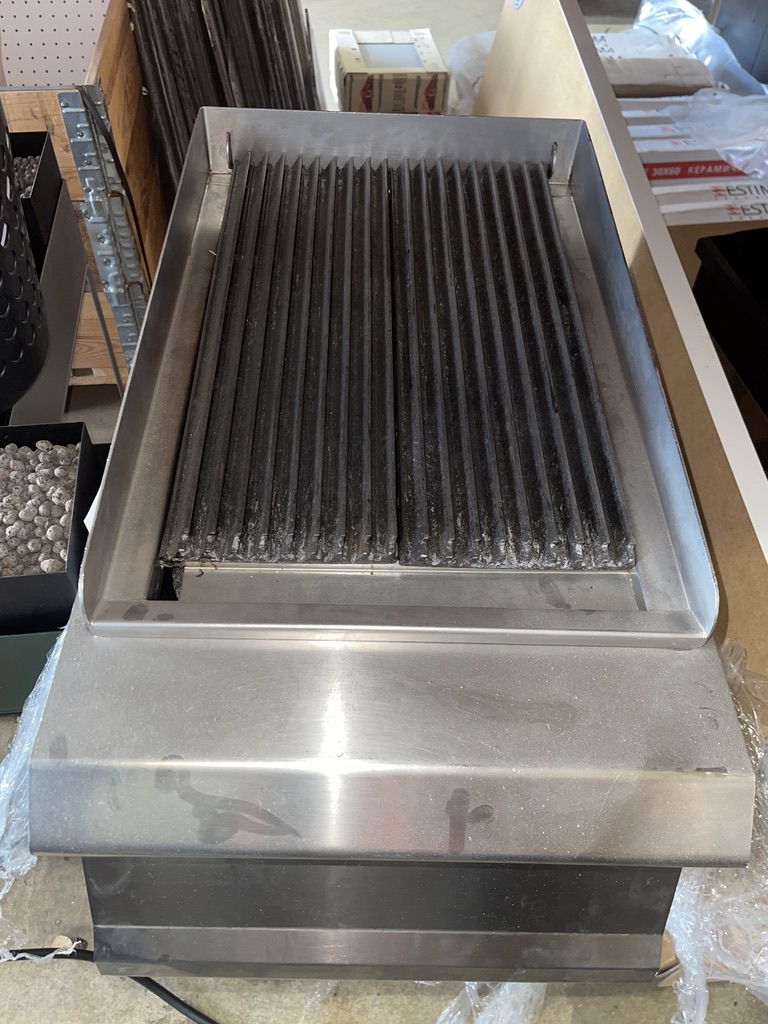 SELT / SOLD Olis rafmagnsgrill 400X730 H.870 3