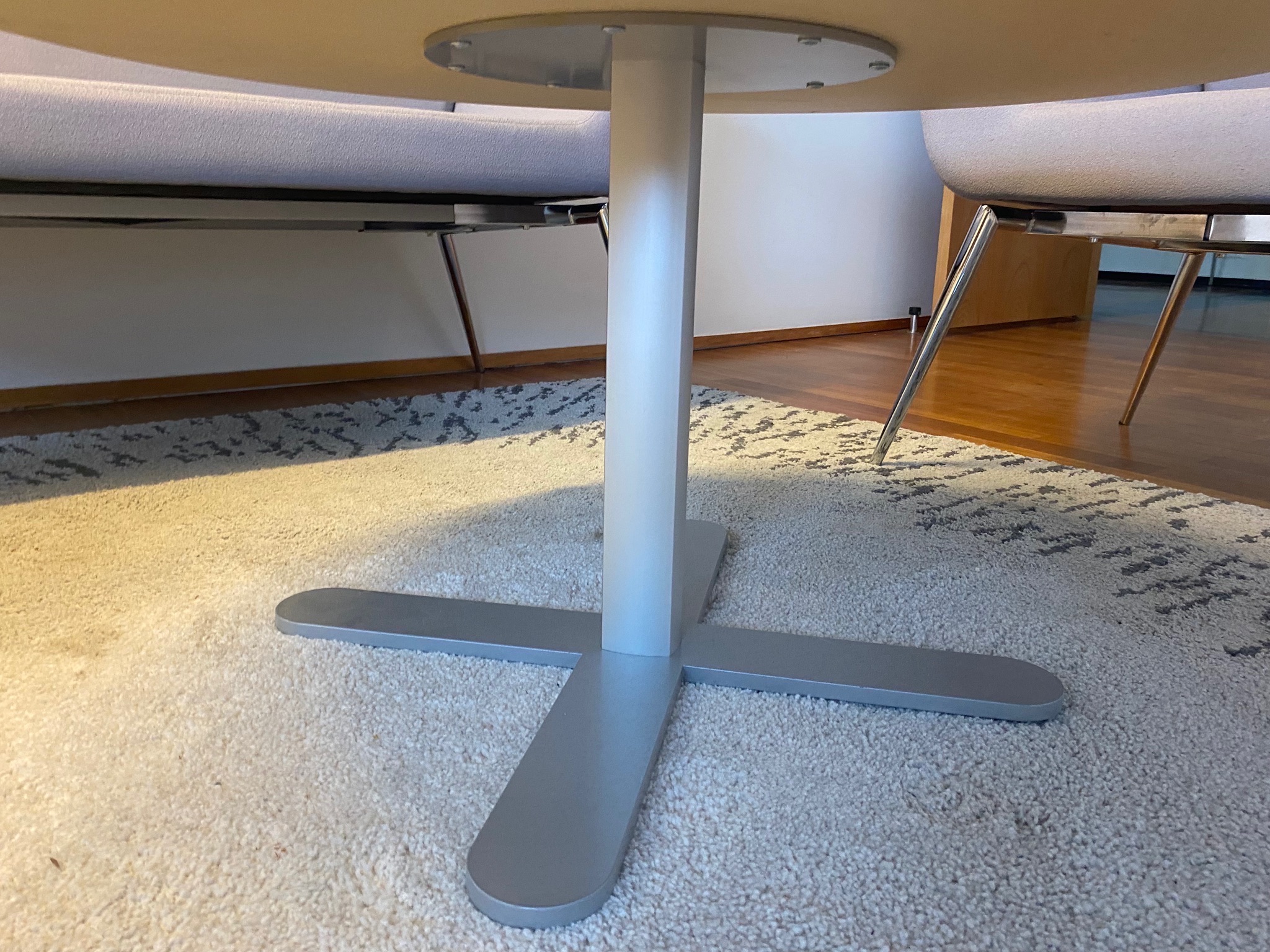 SELT / SOLD Stofuborð, hringborð Ø90 x H46 sm. 3