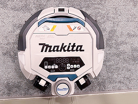 SELT / SOLD Makita ryksuguróbot með hleðslutæki og fjarstýringu 3