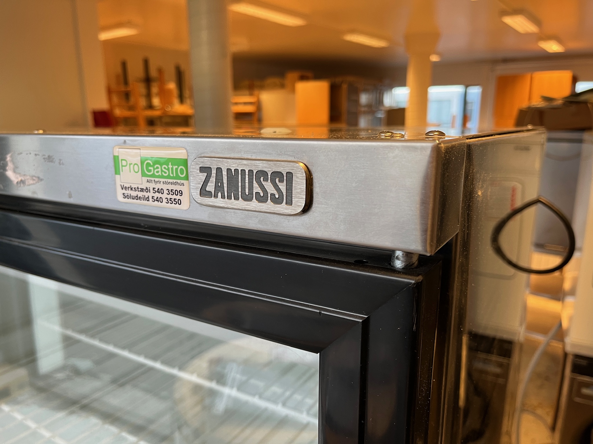 SELT / SOLD - Zanussi kæliskápur með glerhurð - 400 L 6