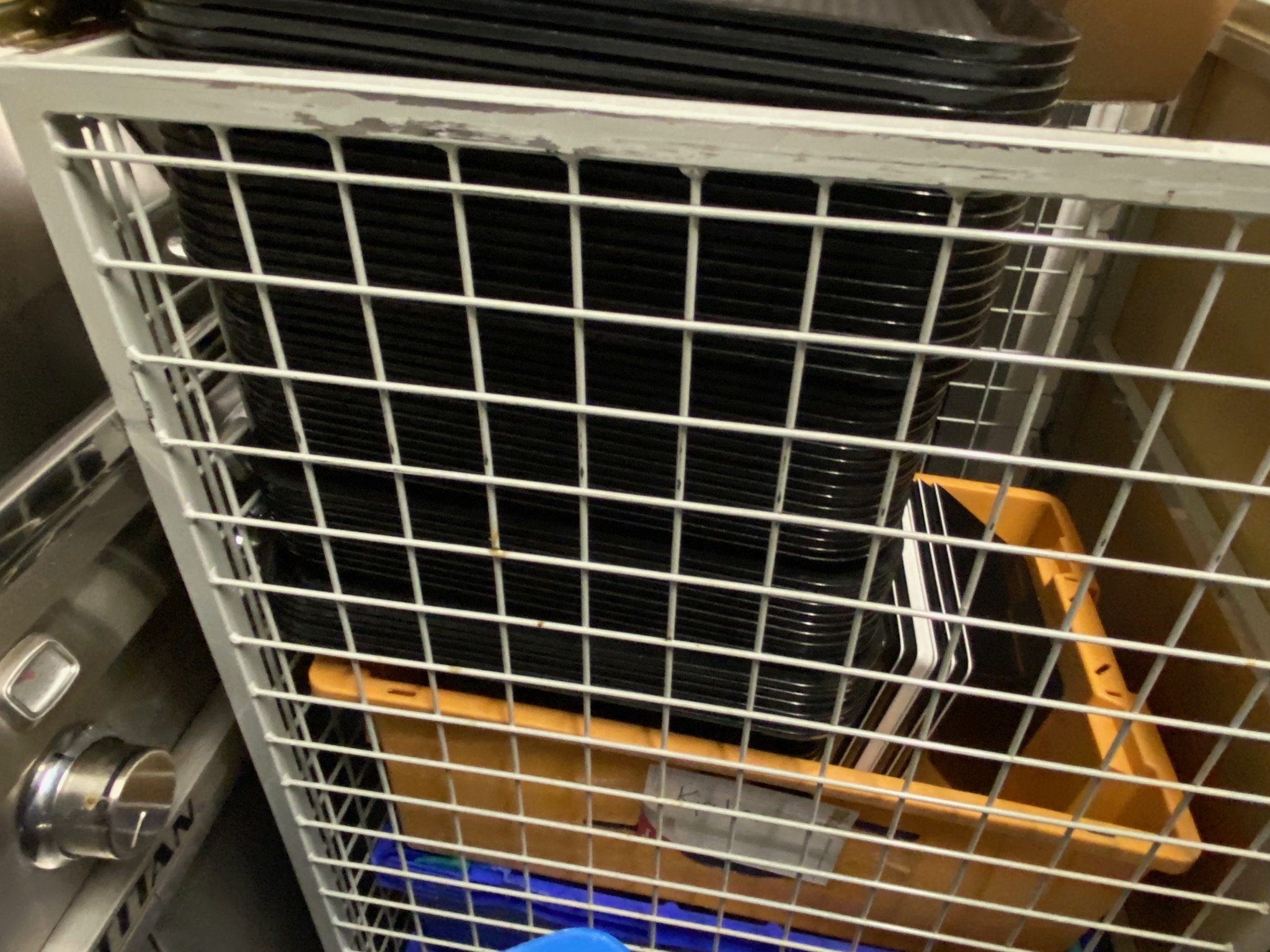 SELT / SOLD Plastbakkar svartir - B41 x D31 sm. (40 stk.) 4