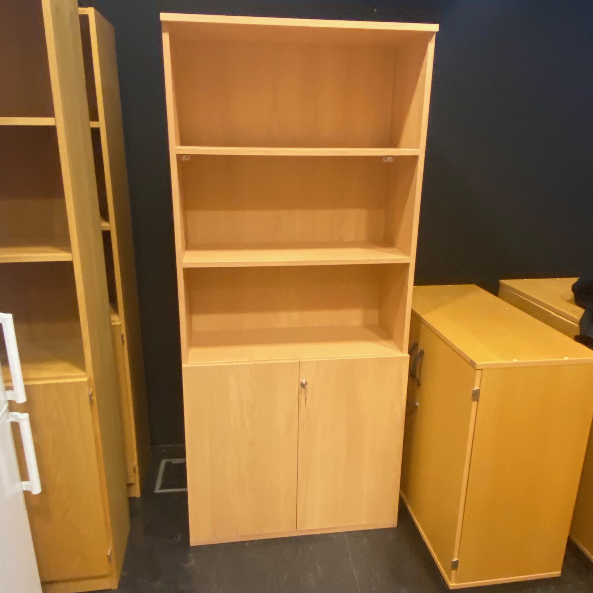 SELT / SOLD Læsanlegur skrifstofuskápur frá Pennanum, H178 x B80 x D32 sm.
