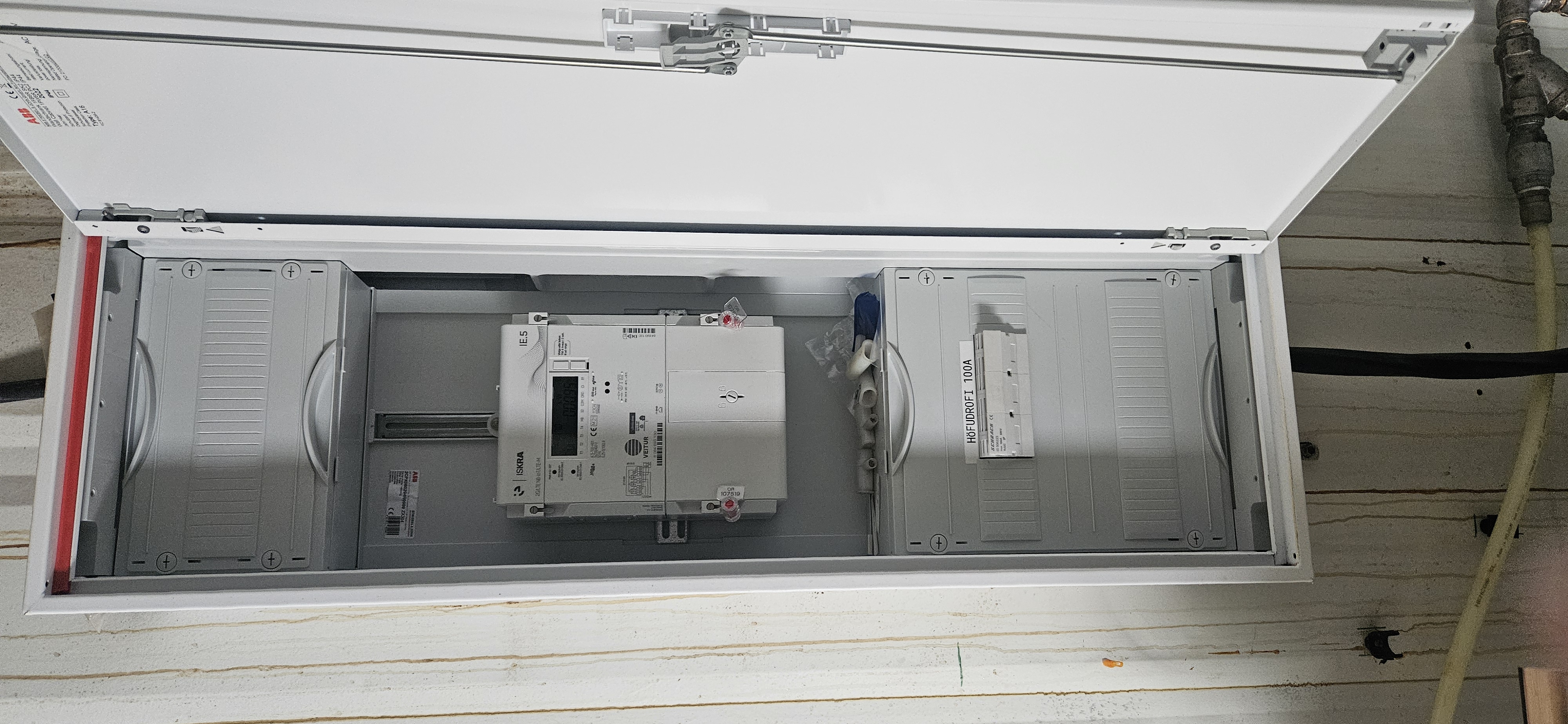 SELT / SOLD - Rafmagnstafla minni - Pnr. 270