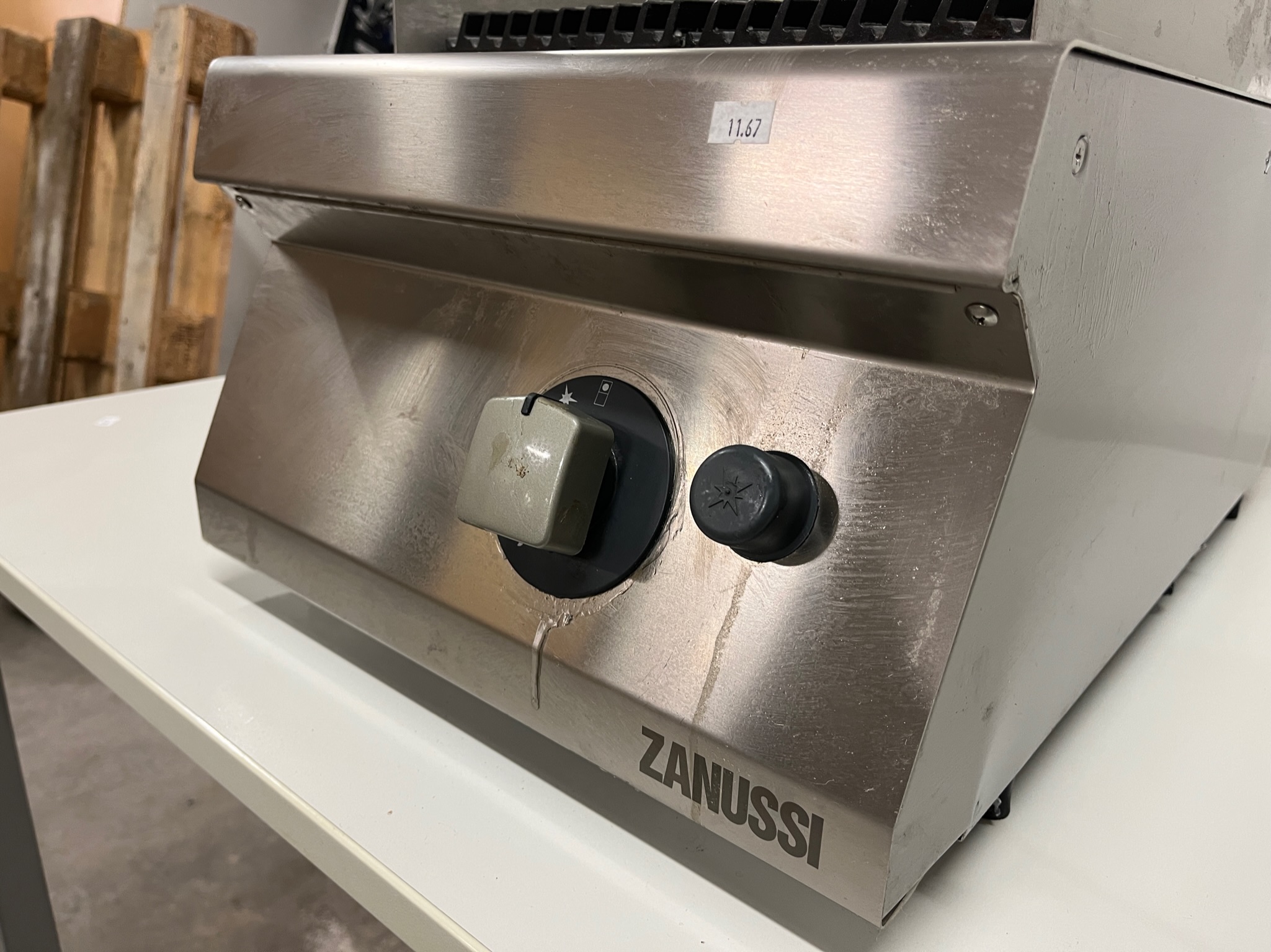 SELT / SOLD Zanussi gasgrill 4