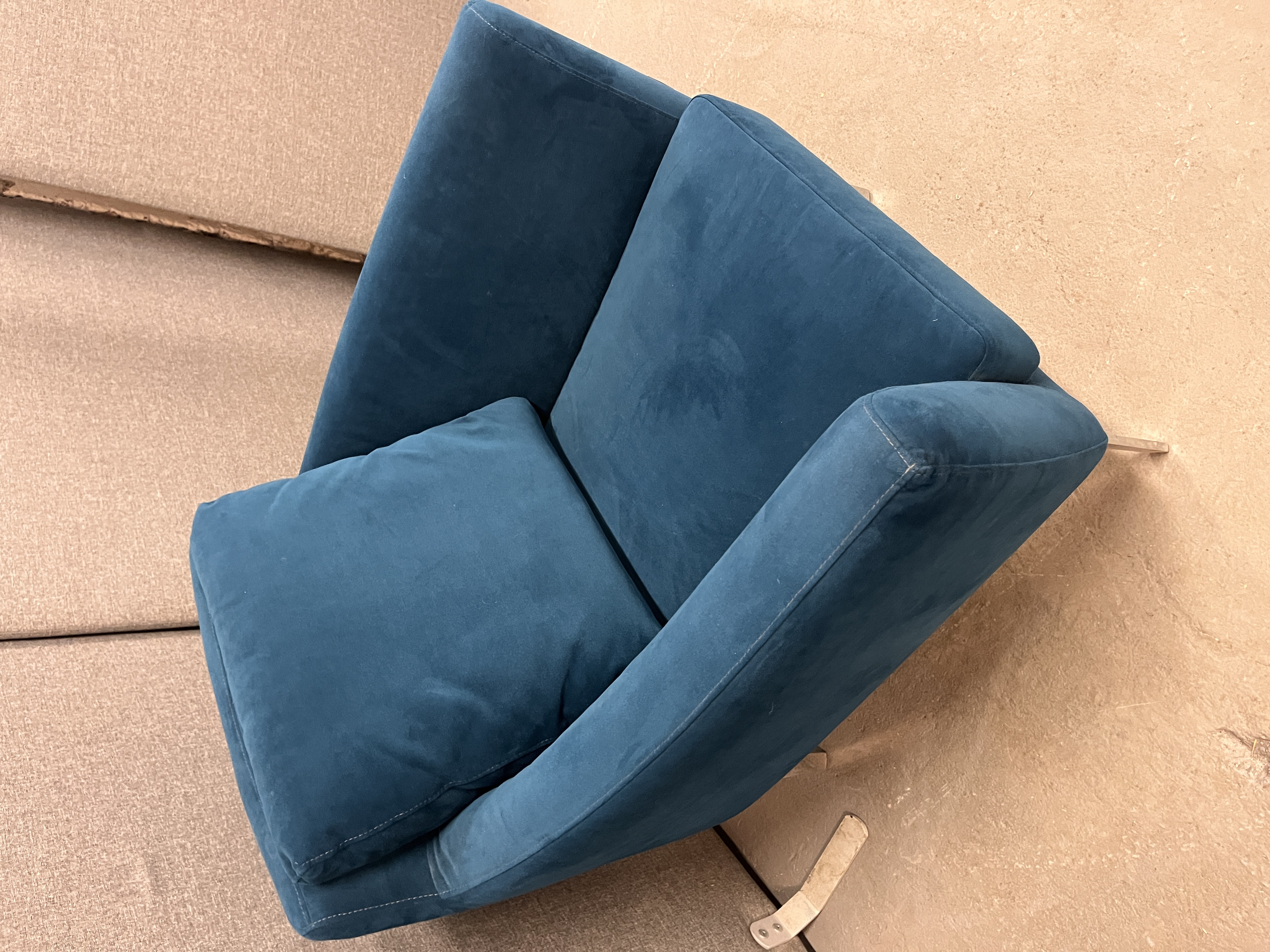 SELT / SOLD Furninova hægindastóll 4