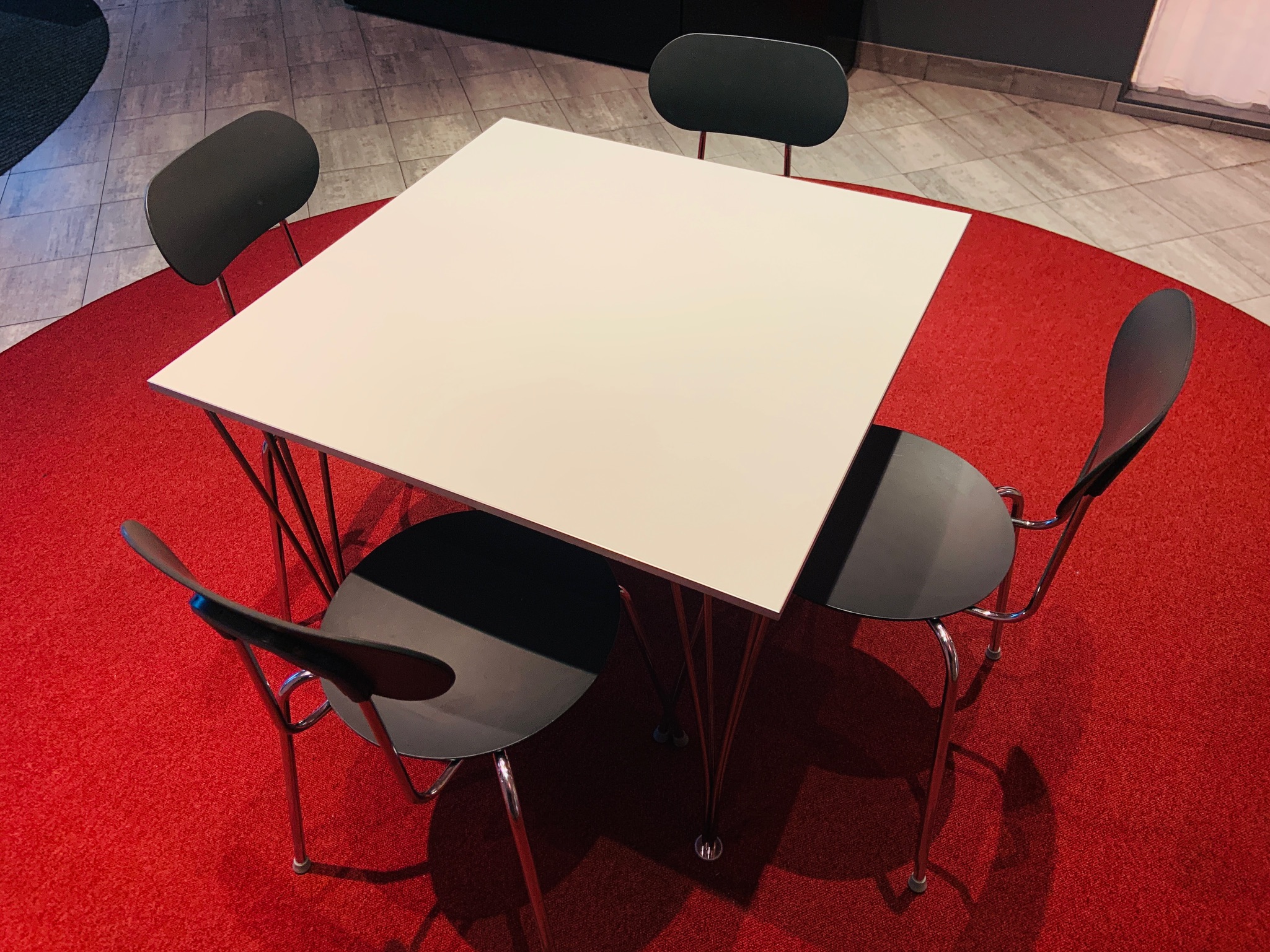 SELT - Glæsileg Fritz Hansen eldhúsborð 6